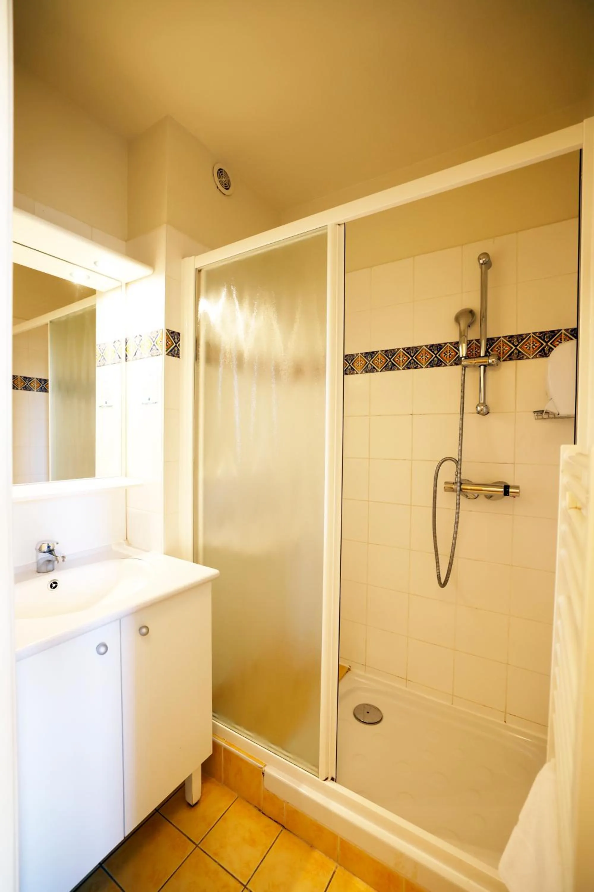 Shower in Village vacances Le Hameau des Oliviers