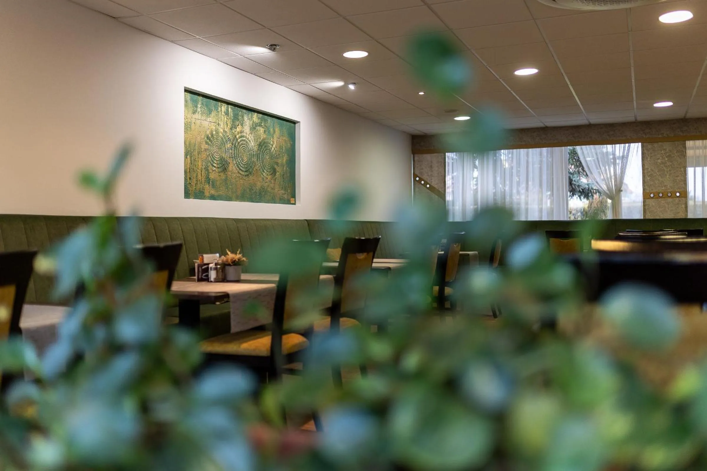 Restaurant/places to eat in Art Hotel superior