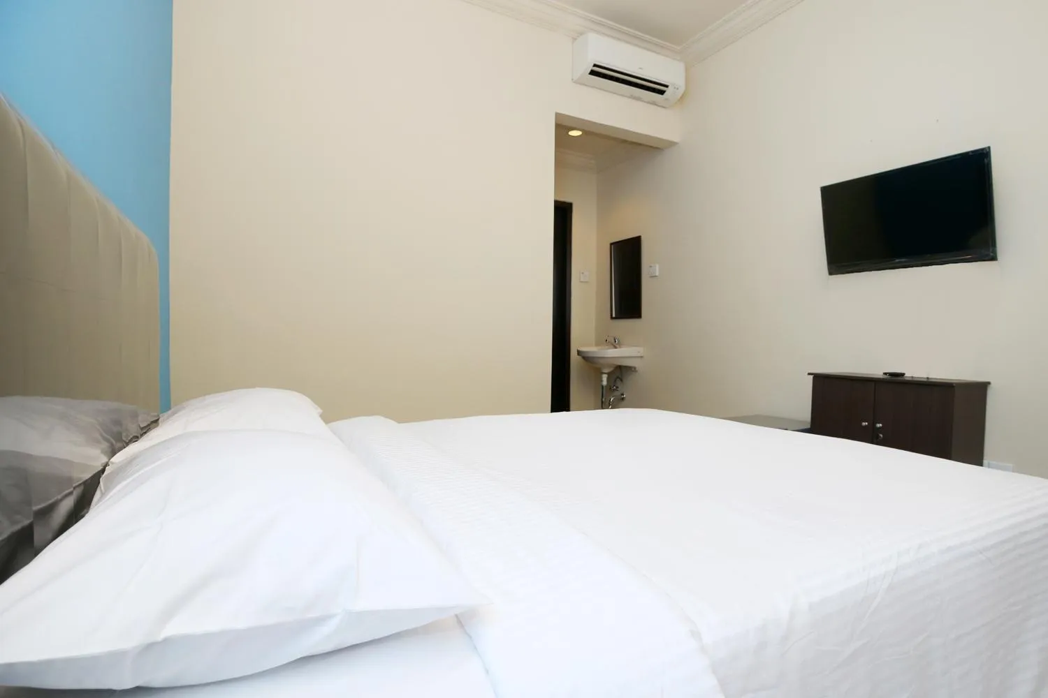 Bedroom, Bed in Safina Inn Syariah Sekupang Batam