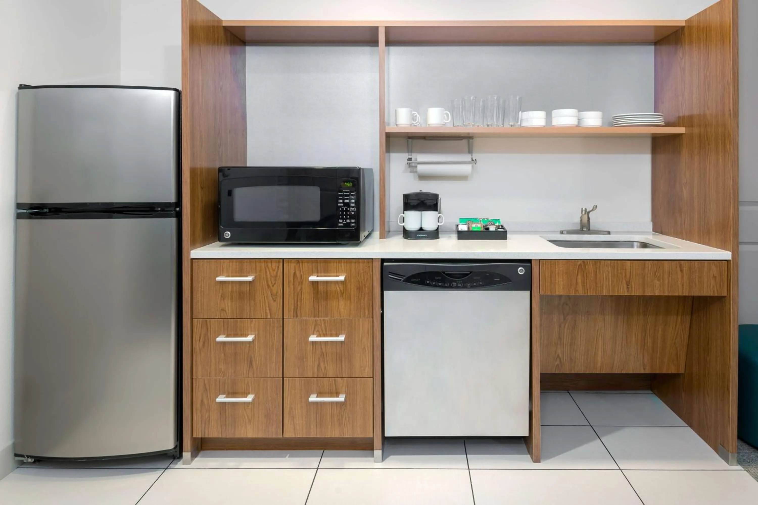 Kitchen or kitchenette in Home2 Suites by Hilton Charleston Airport Convention Center, SC