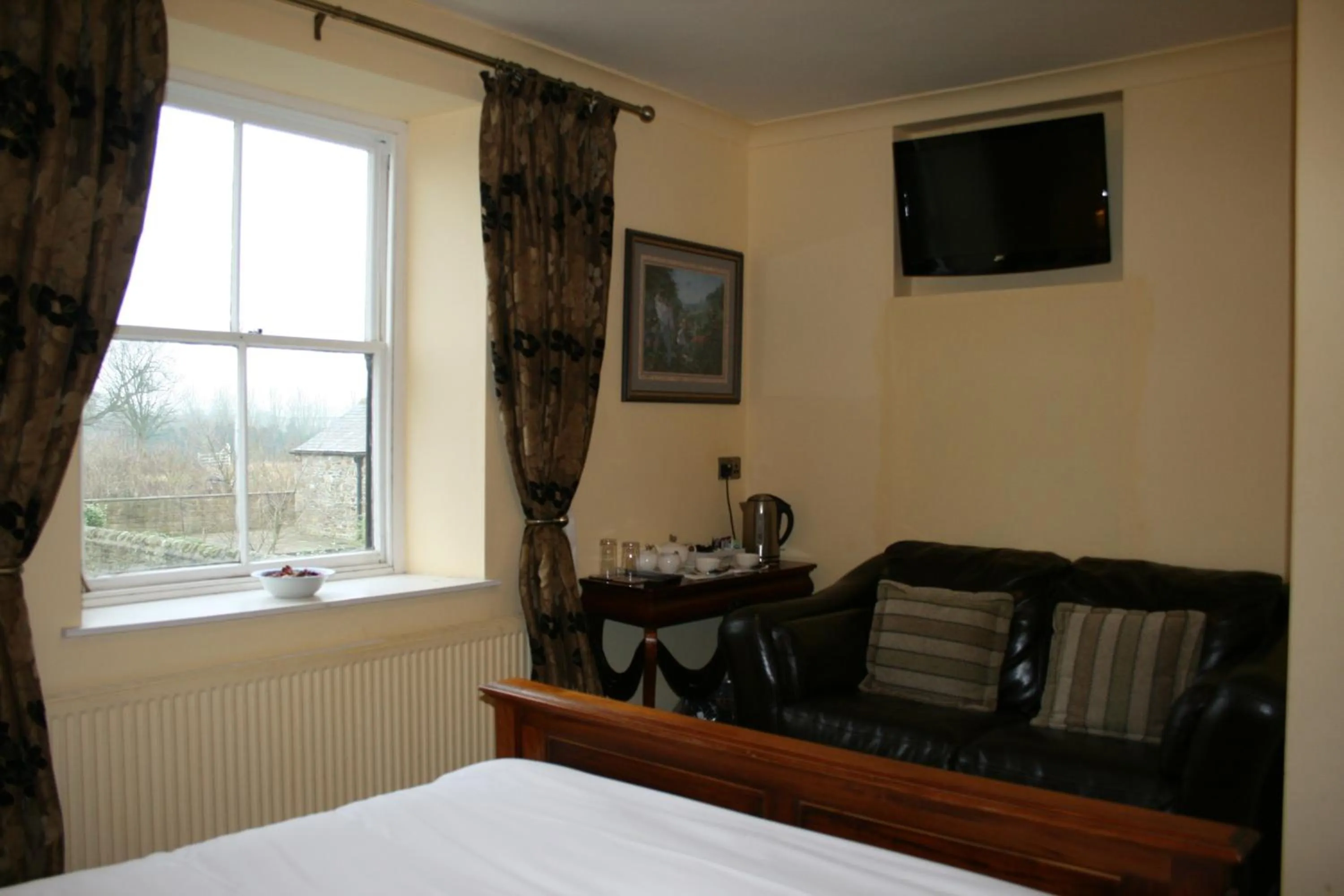 Bedroom, Bed in The Wyvill Arms