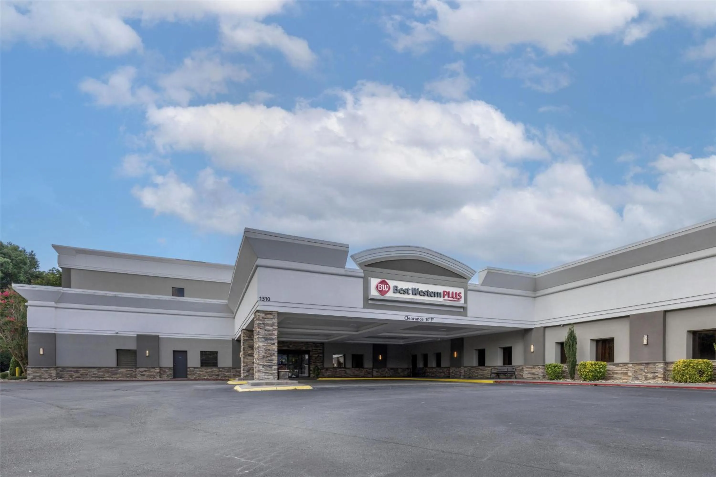 Property building in Best Western Plus Clemson Hotel & Conference Center