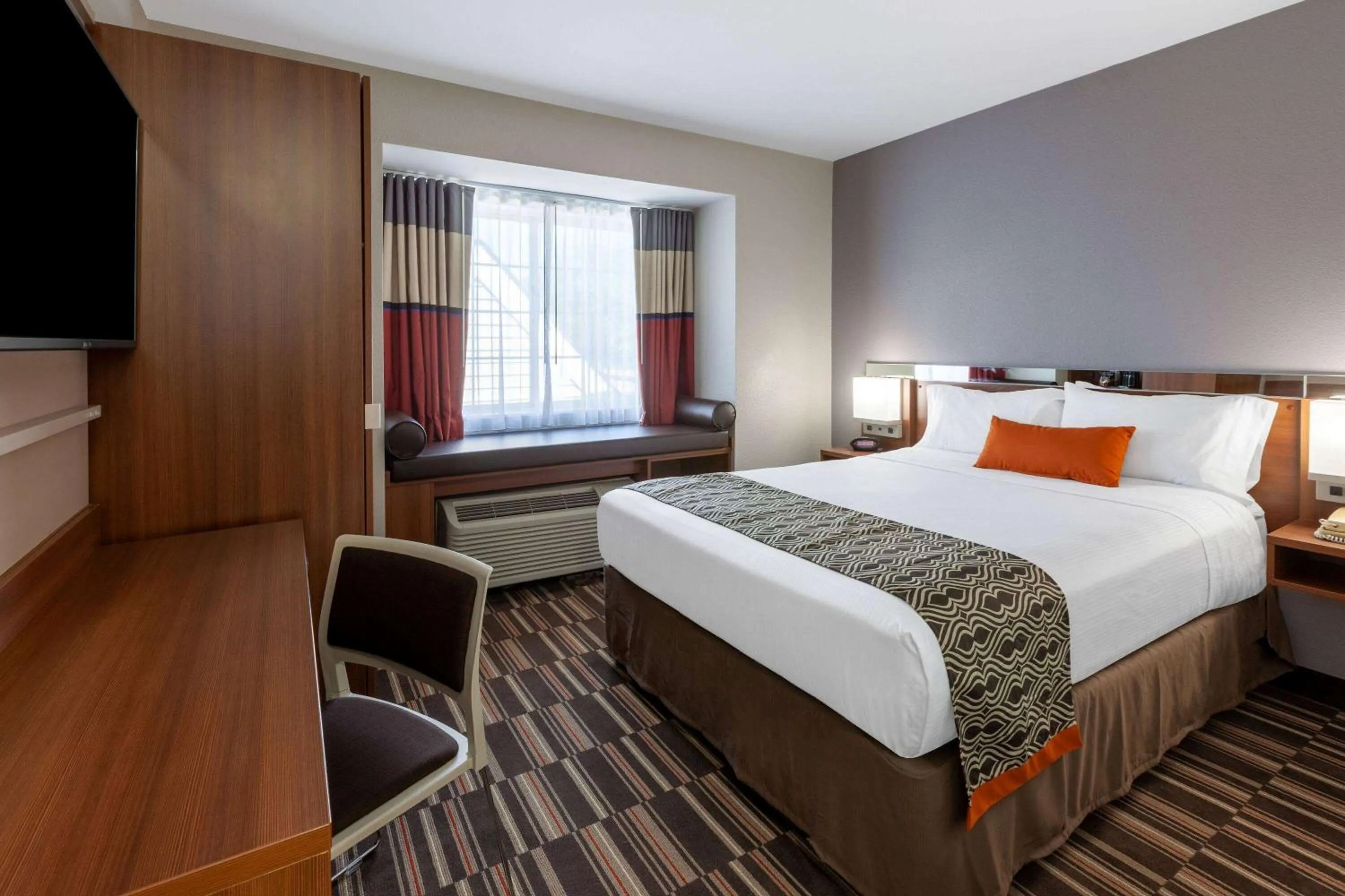 Photo of the whole room, Bed in Microtel Inn & Suites by Wyndham Sunbury - Columbus North