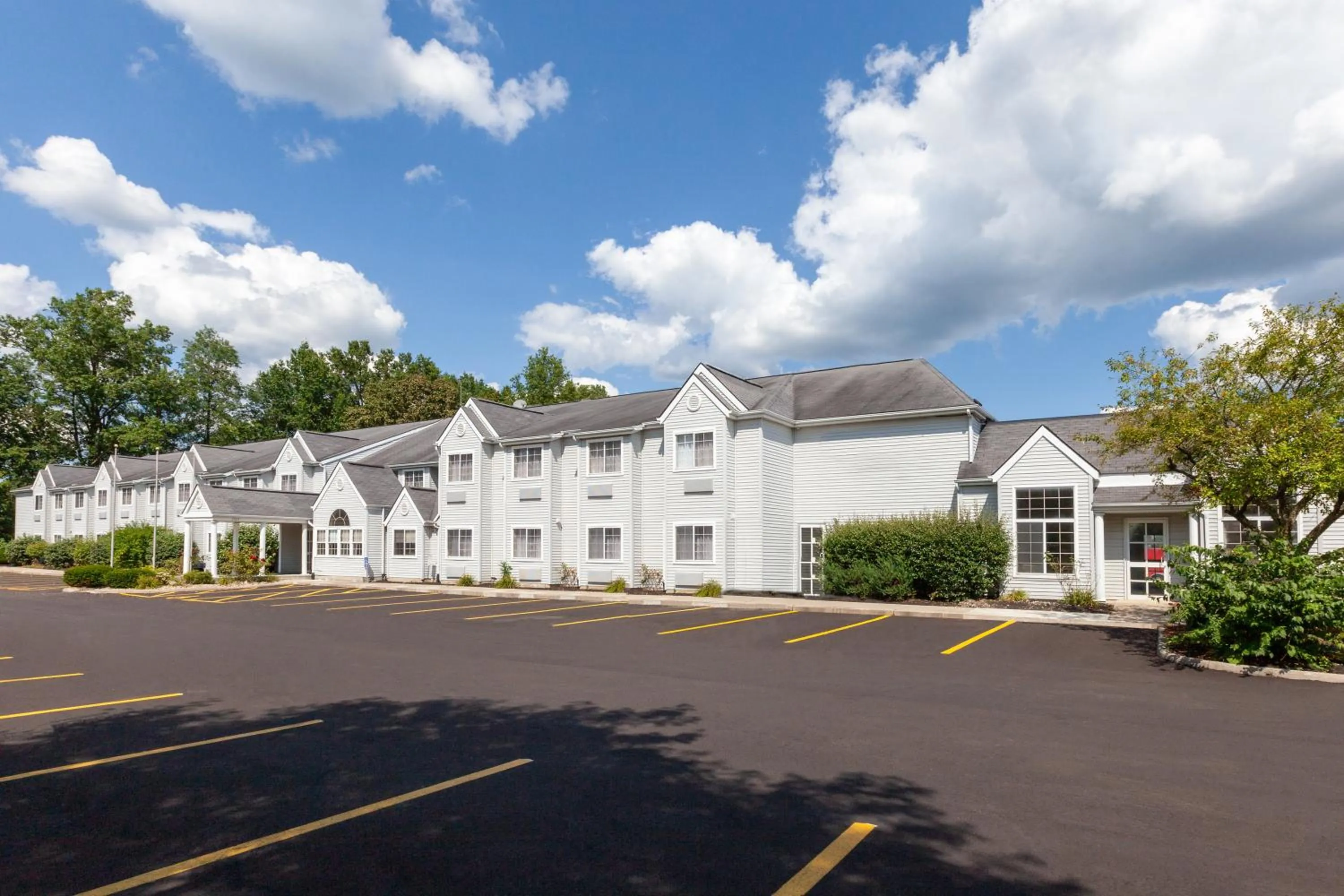 Property building in Microtel Inn & Suites by Wyndham Sunbury - Columbus North