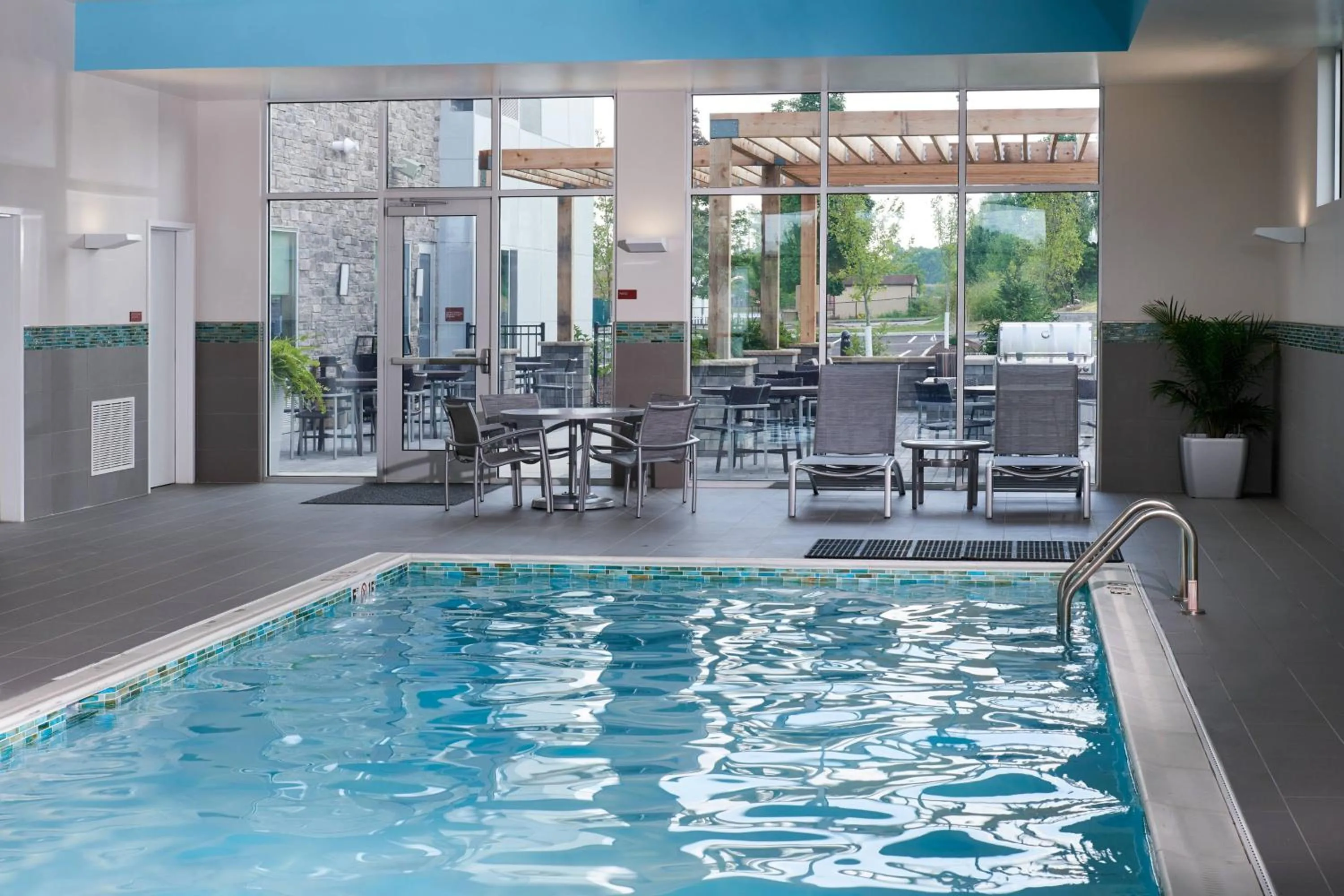 Swimming pool in TownePlace Suites by Marriott Cleveland Solon
