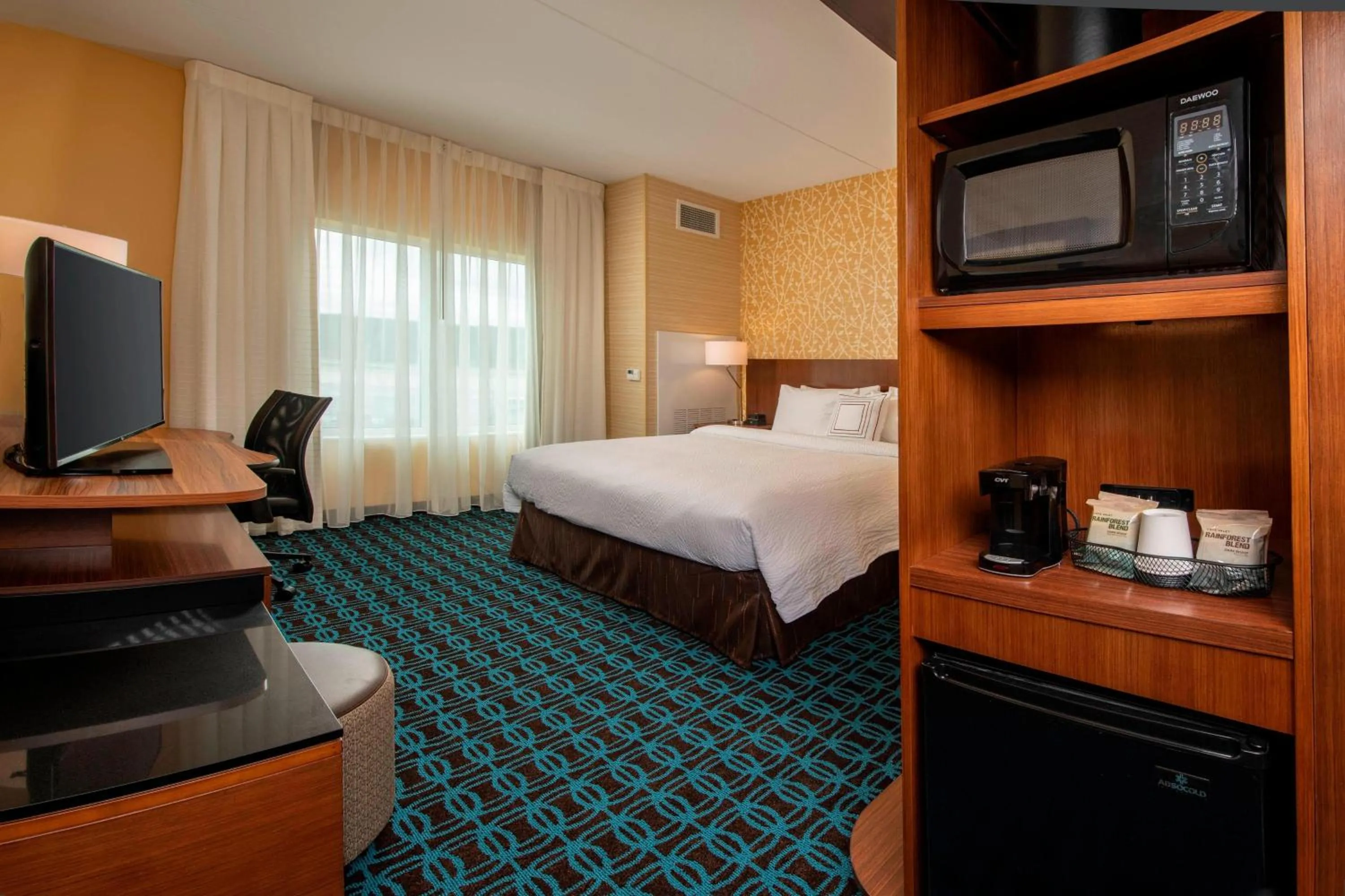 Photo of the whole room, Bed in Fairfield Inn & Suites by Marriott Harrisburg International Airport