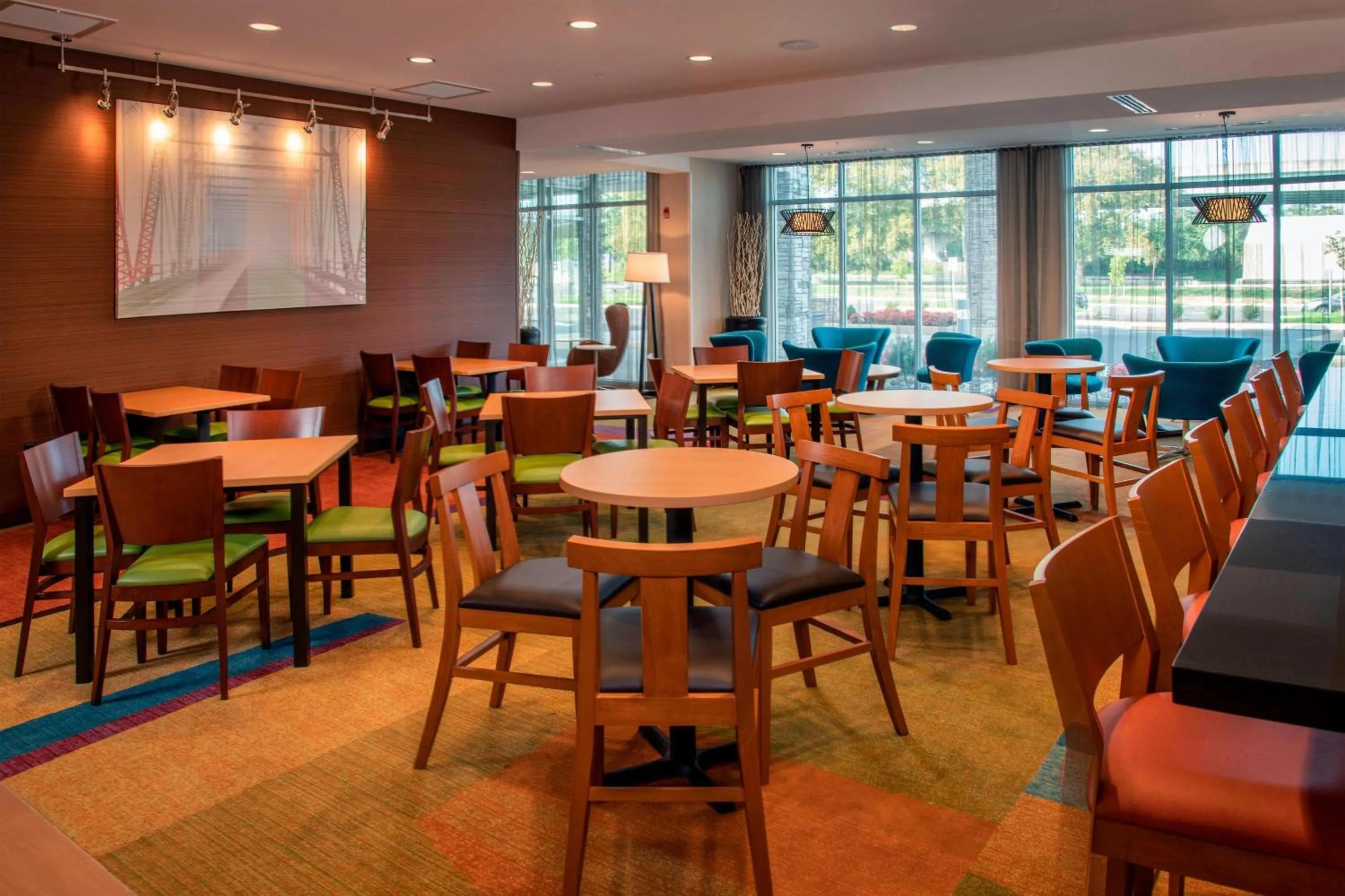Lounge or bar in Fairfield Inn & Suites by Marriott Harrisburg International Airport