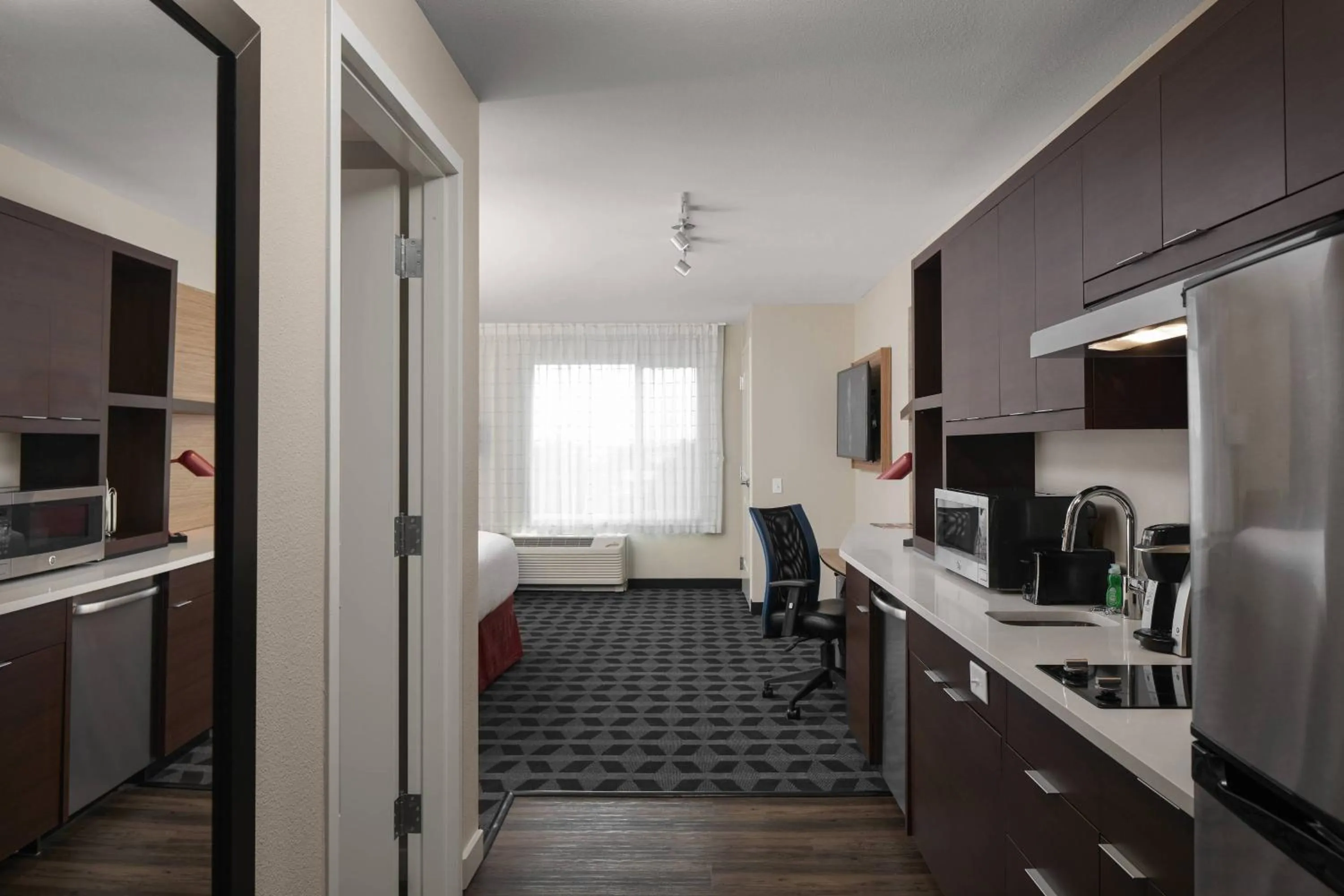 Kitchen or kitchenette in TownePlace Suites by Marriott Tampa South