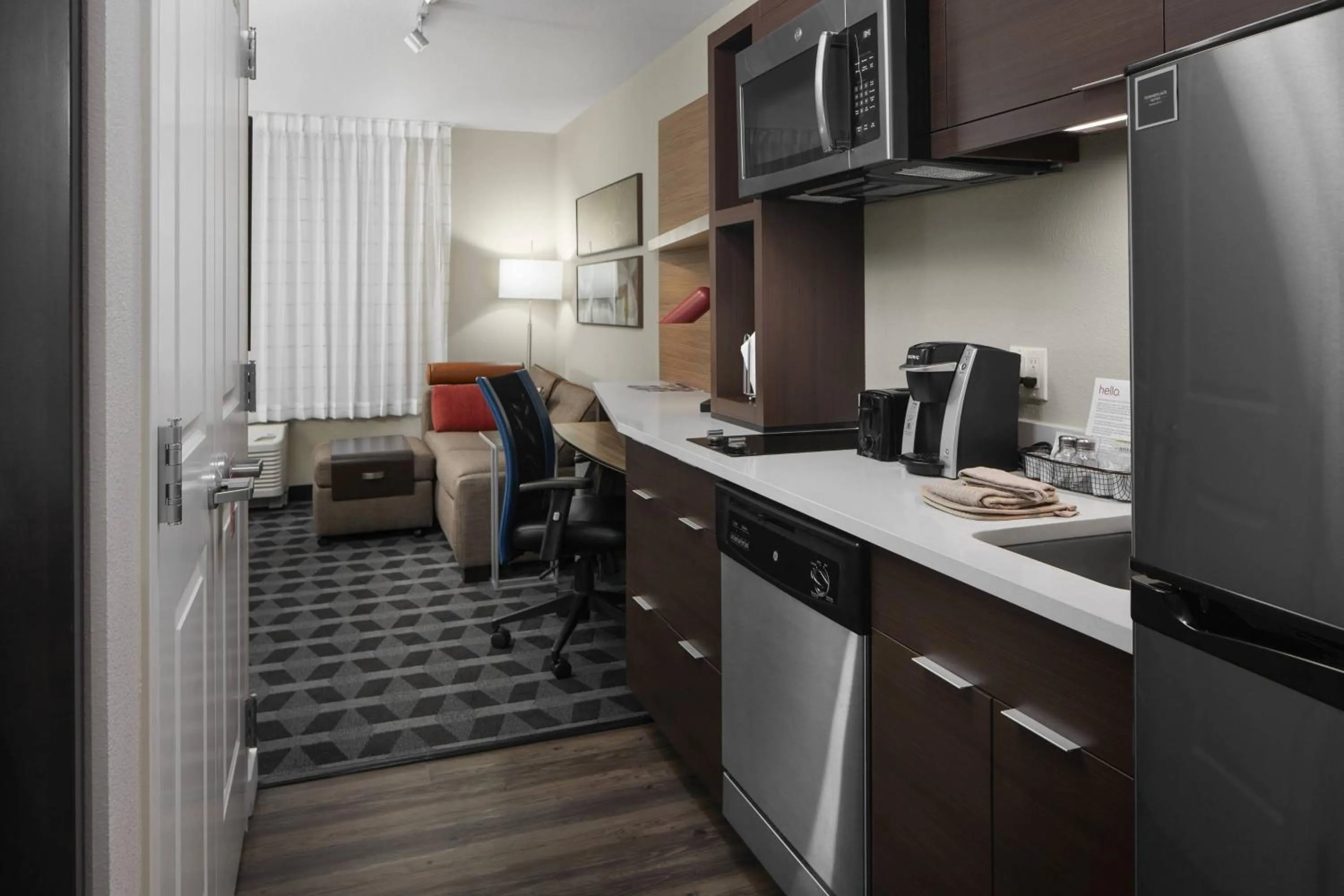 Kitchen or kitchenette in TownePlace Suites by Marriott Tampa South