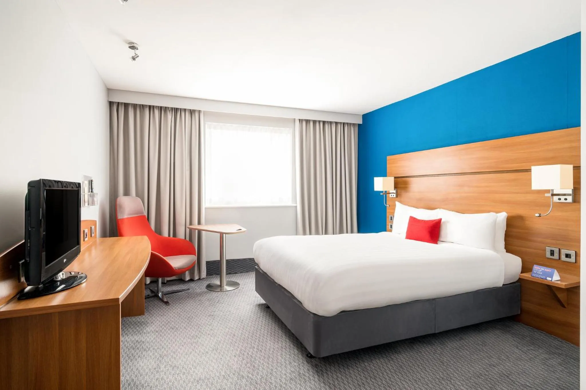 Photo of the whole room, Bed in Holiday Inn Express Shrewsbury by IHG