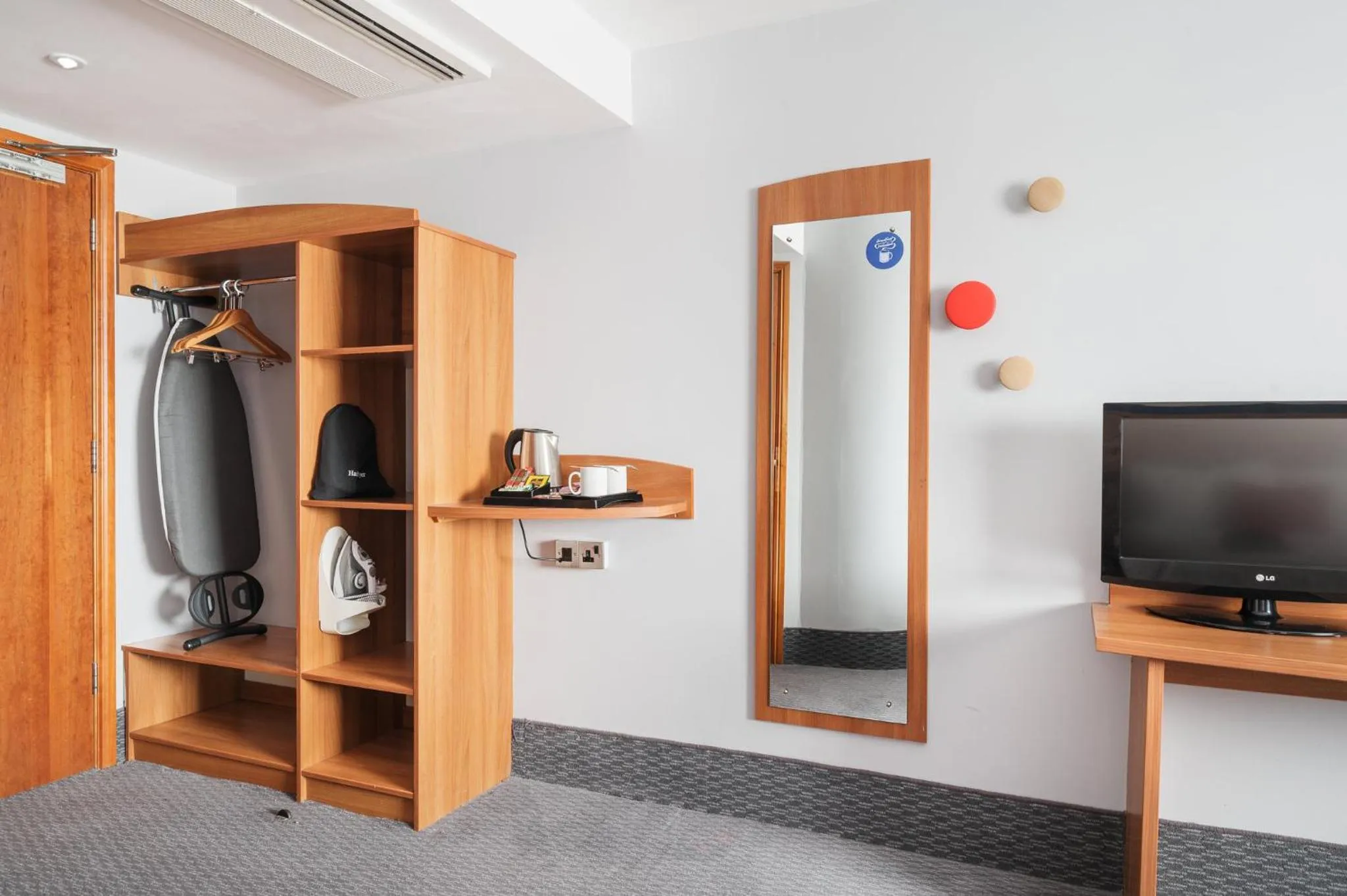 Photo of the whole room in Holiday Inn Express Shrewsbury by IHG