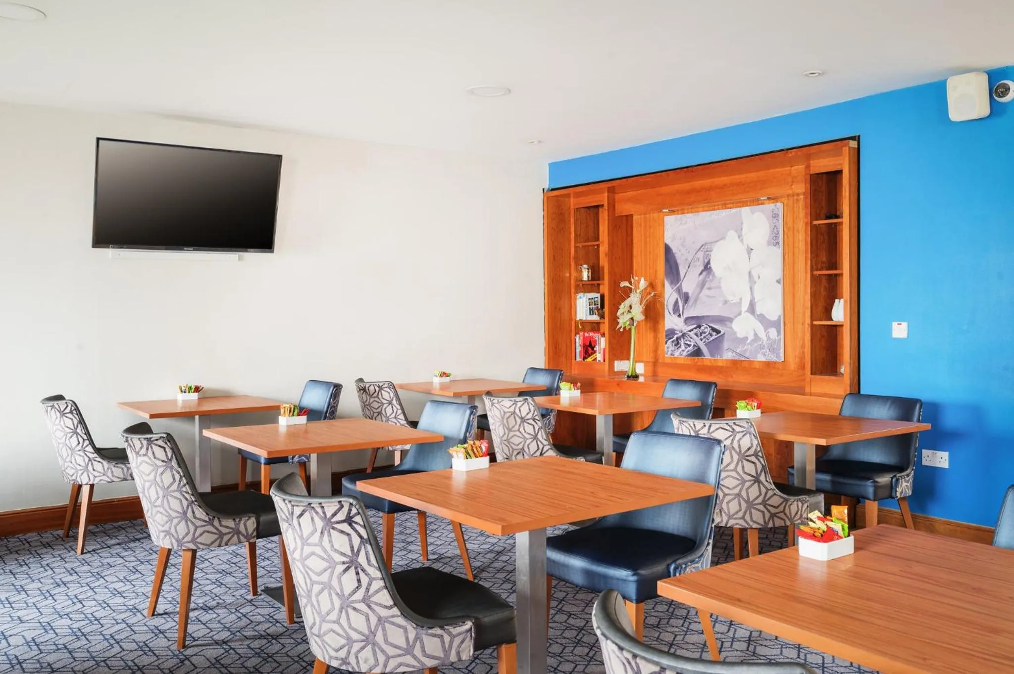 Restaurant/places to eat in Holiday Inn Express Shrewsbury by IHG