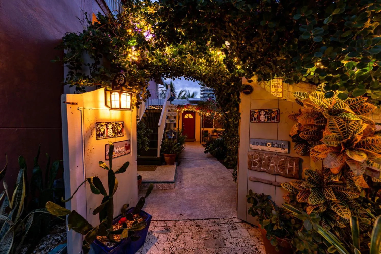 Facade/entrance in The Desoto - Oceanview Inn