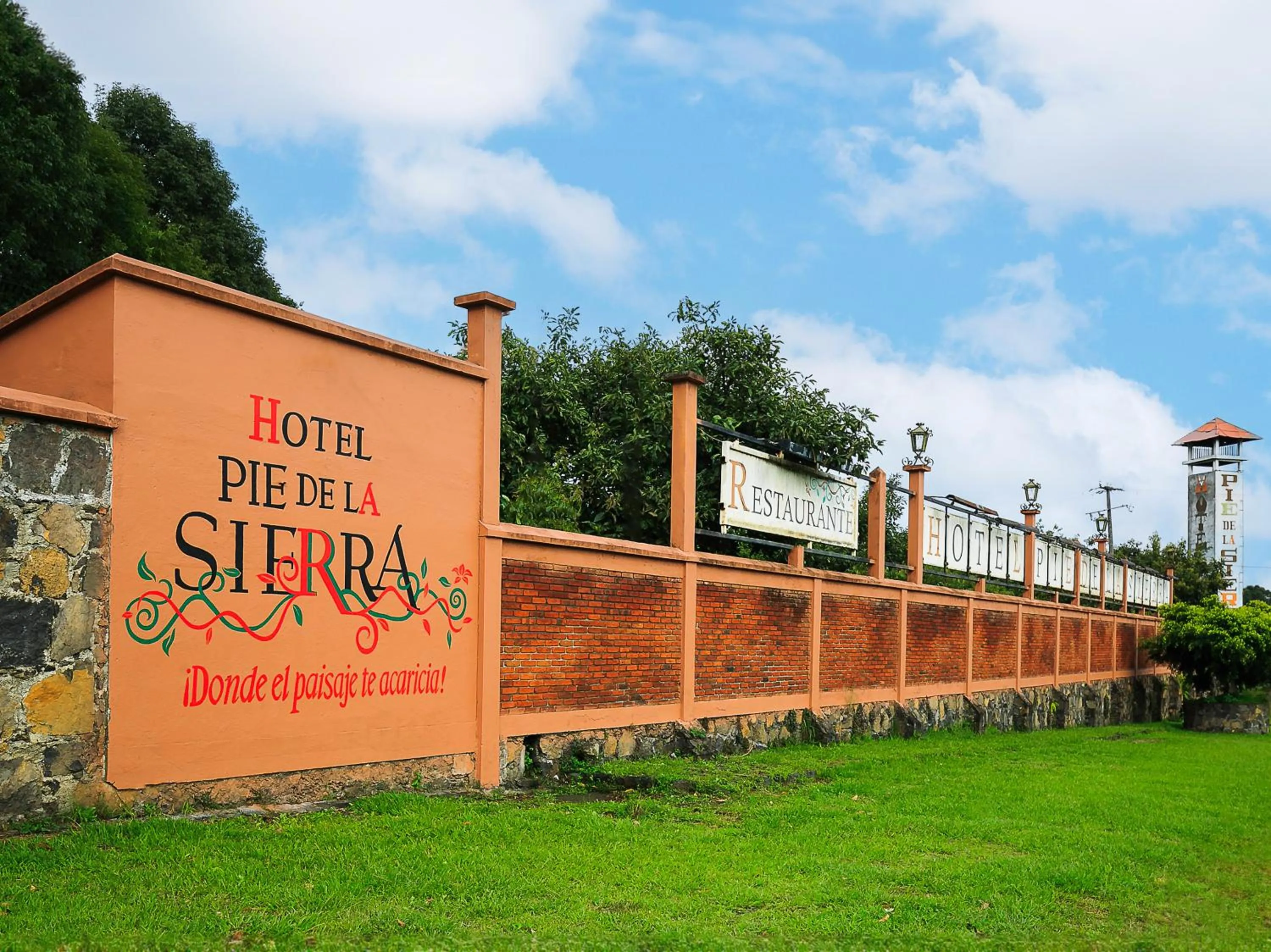 Logo/Certificate/Sign in Hotel Pie de la Sierra