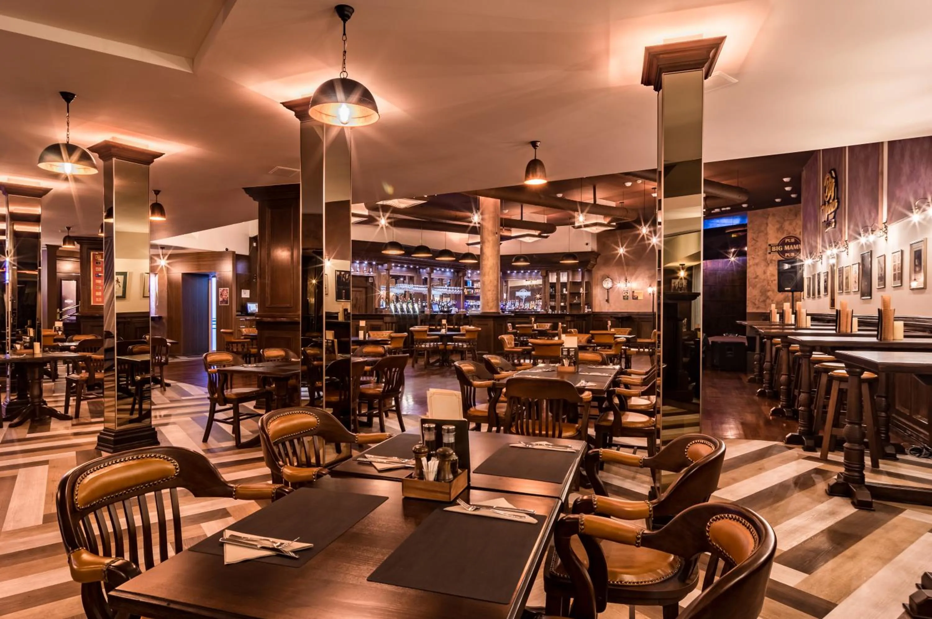 Restaurant/places to eat in Hotel Diplomat