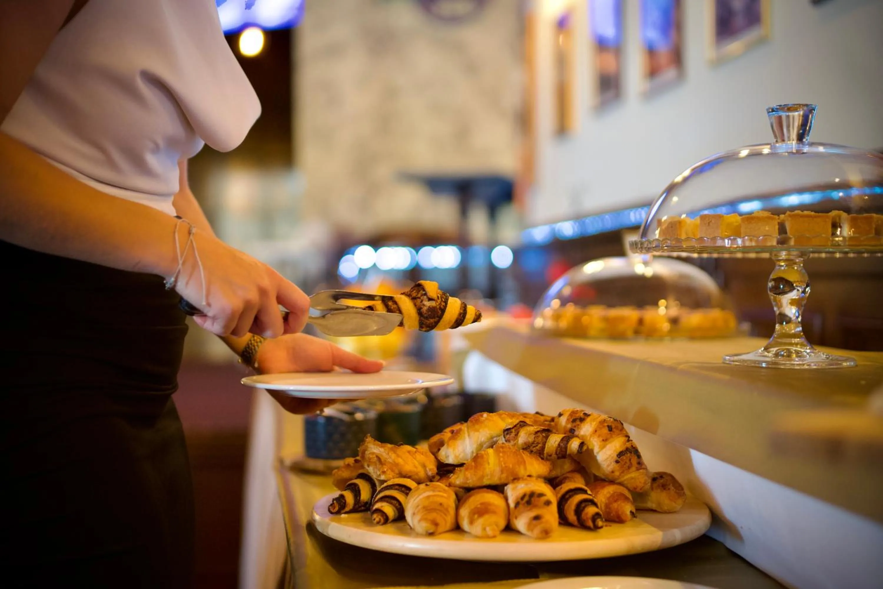 Restaurant/places to eat in Hotel Diplomat