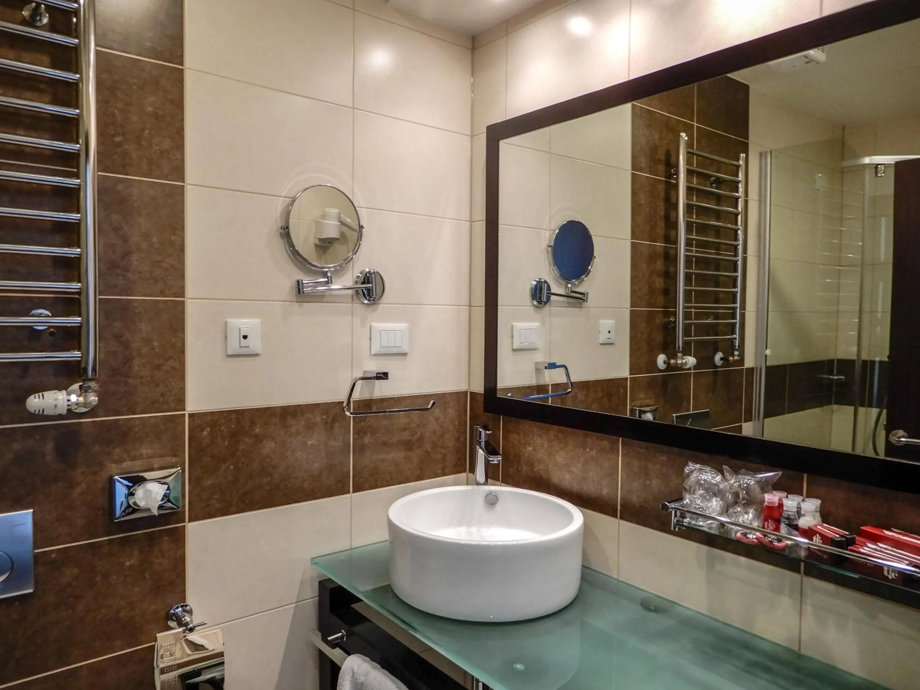 Bathroom in Hotel Diplomat