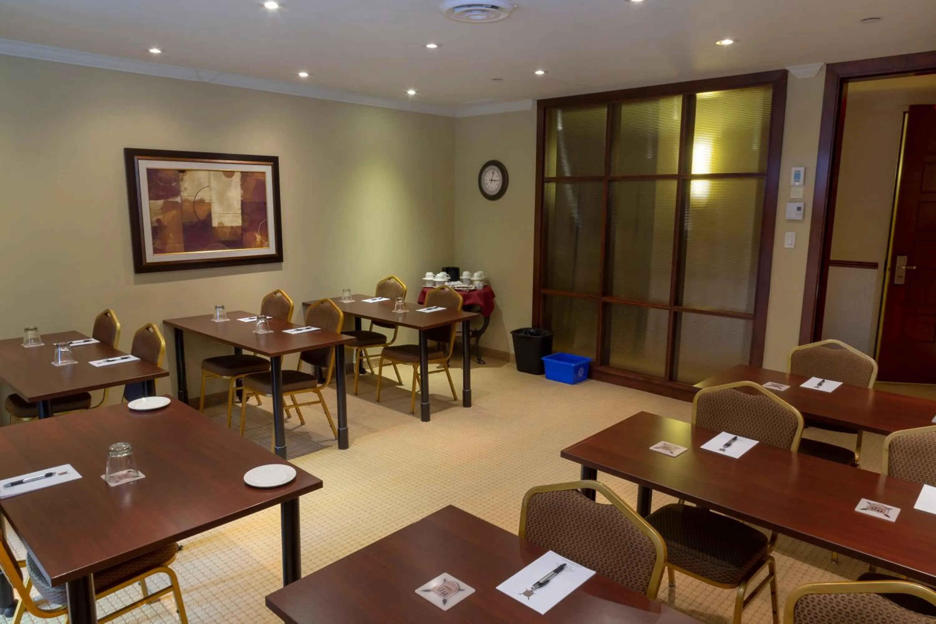 Meeting/conference room in Hotel Brossard