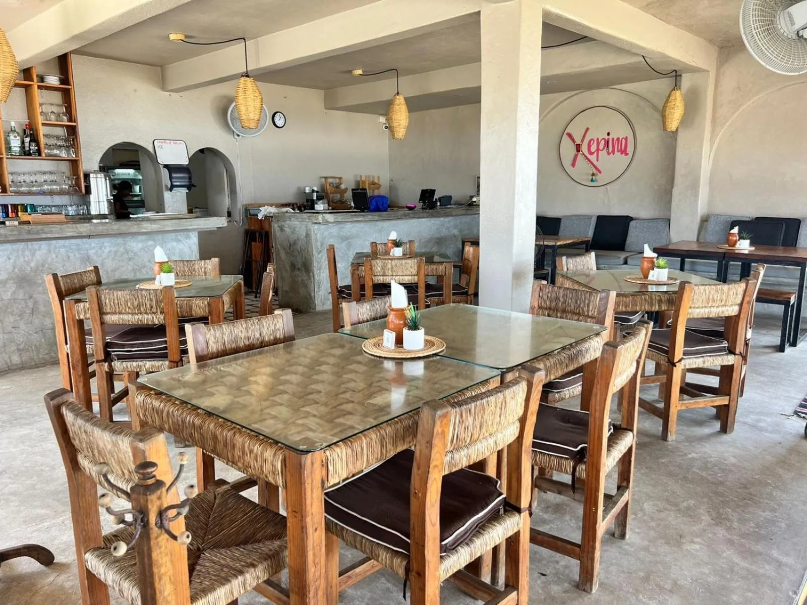 Restaurant/places to eat in Baxar