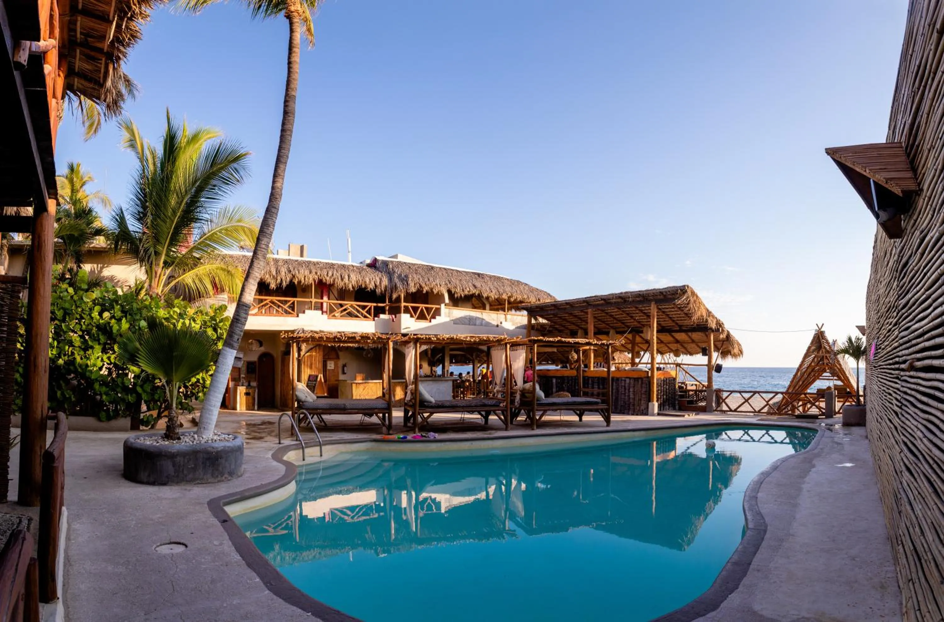 Swimming pool in Baxar