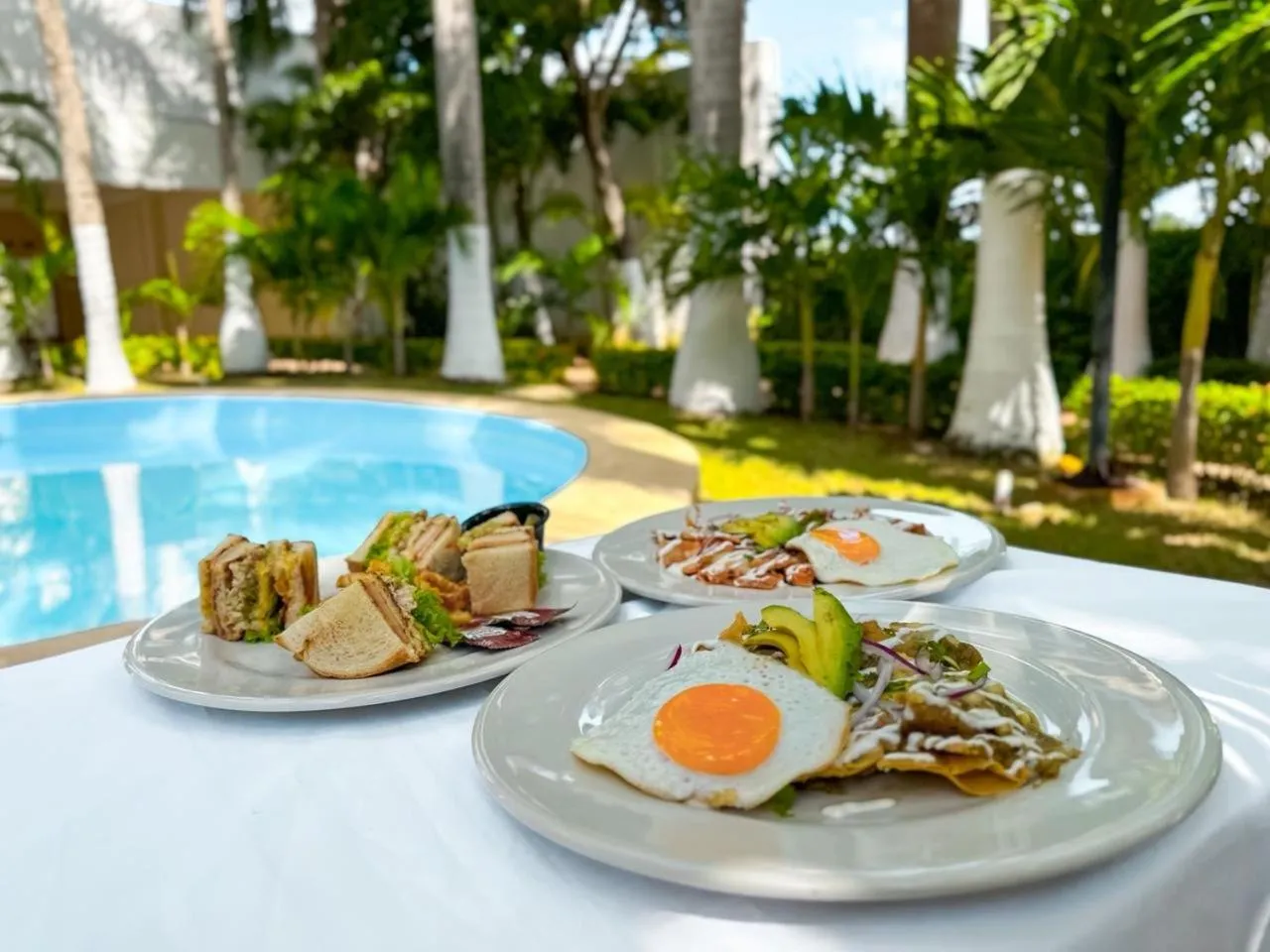 Restaurant/places to eat in Hotel Barranquilla