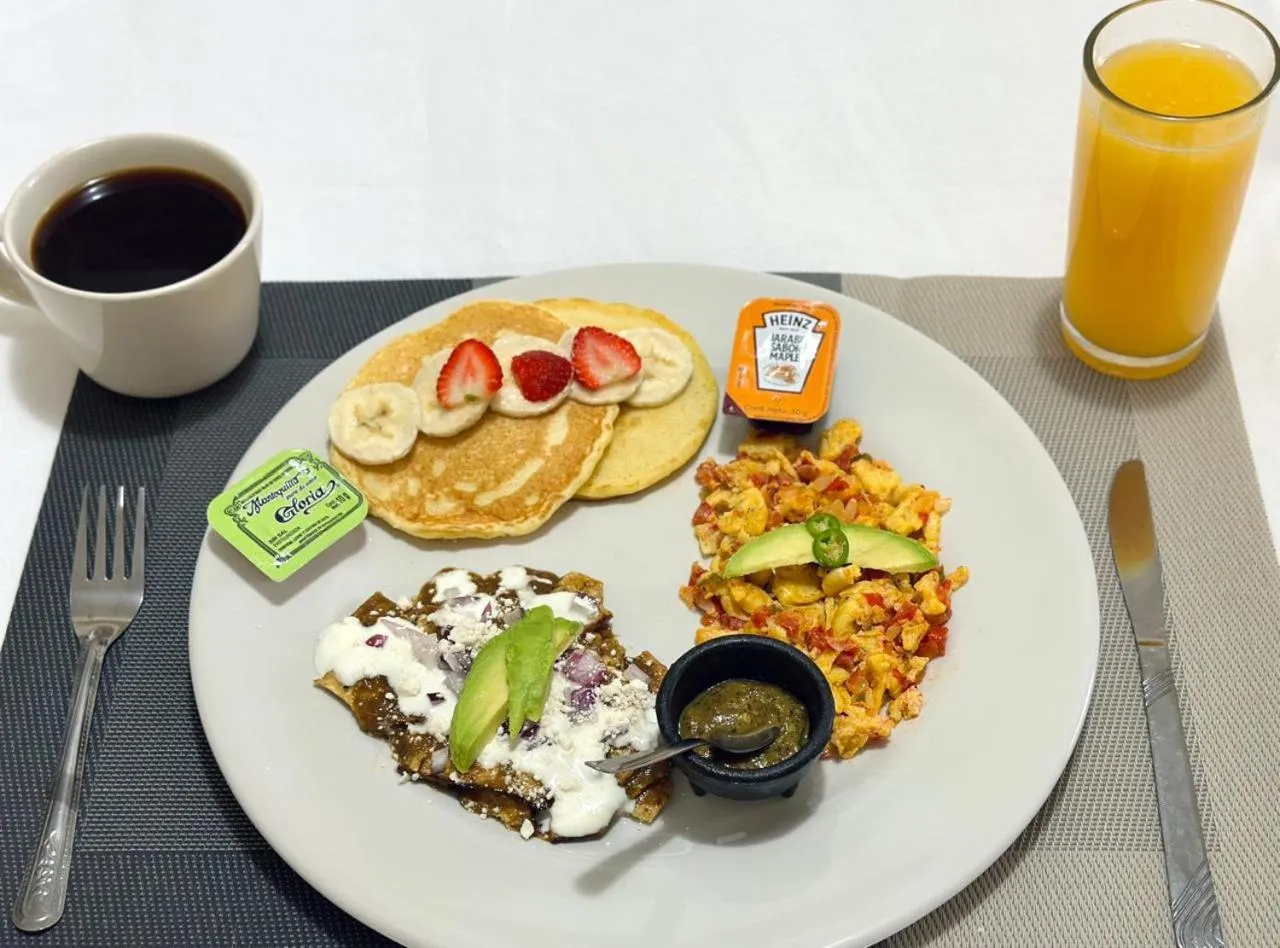 Restaurant/places to eat in Hotel Barranquilla