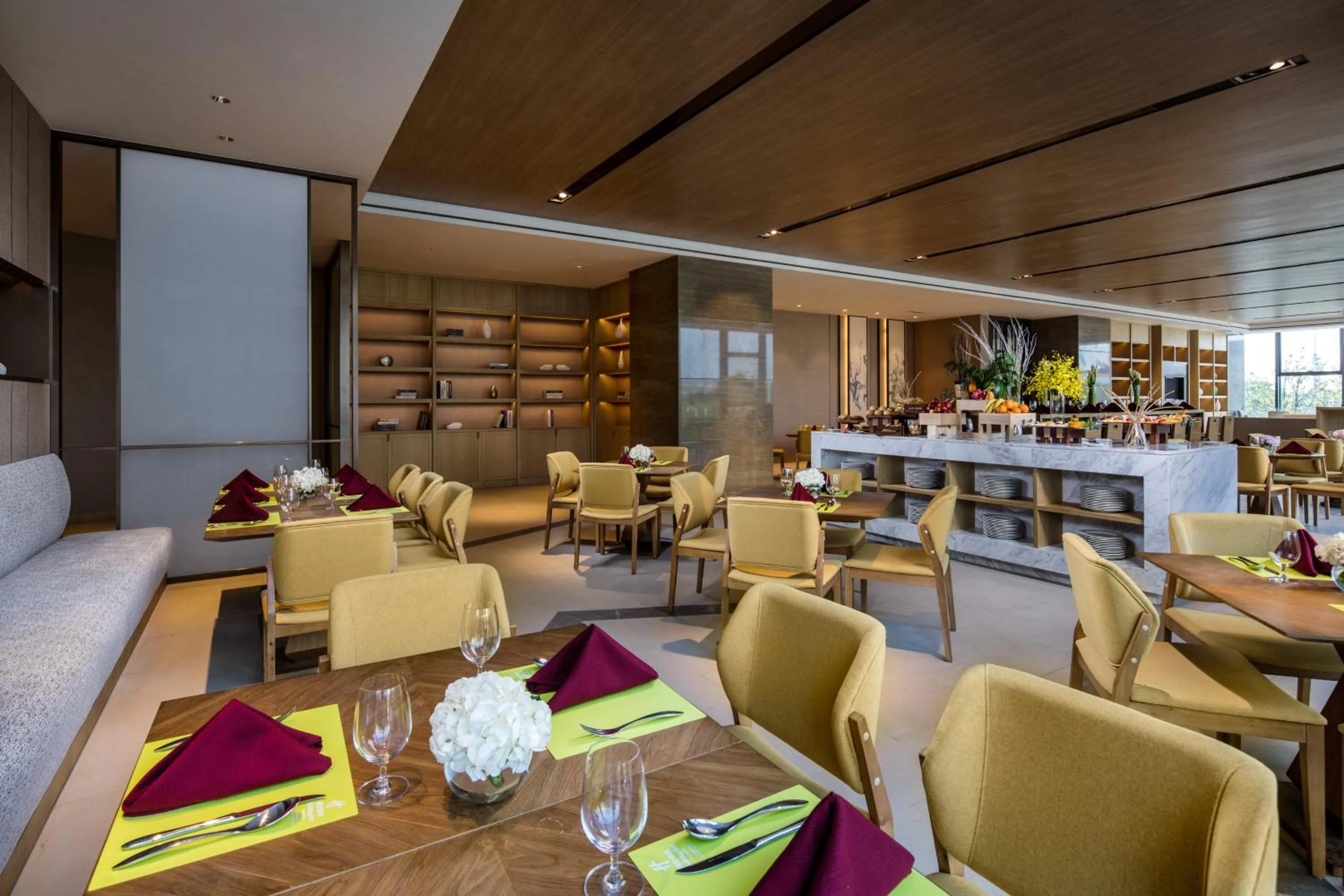 Restaurant/places to eat in Holiday Inn Nanjing Harbour by IHG