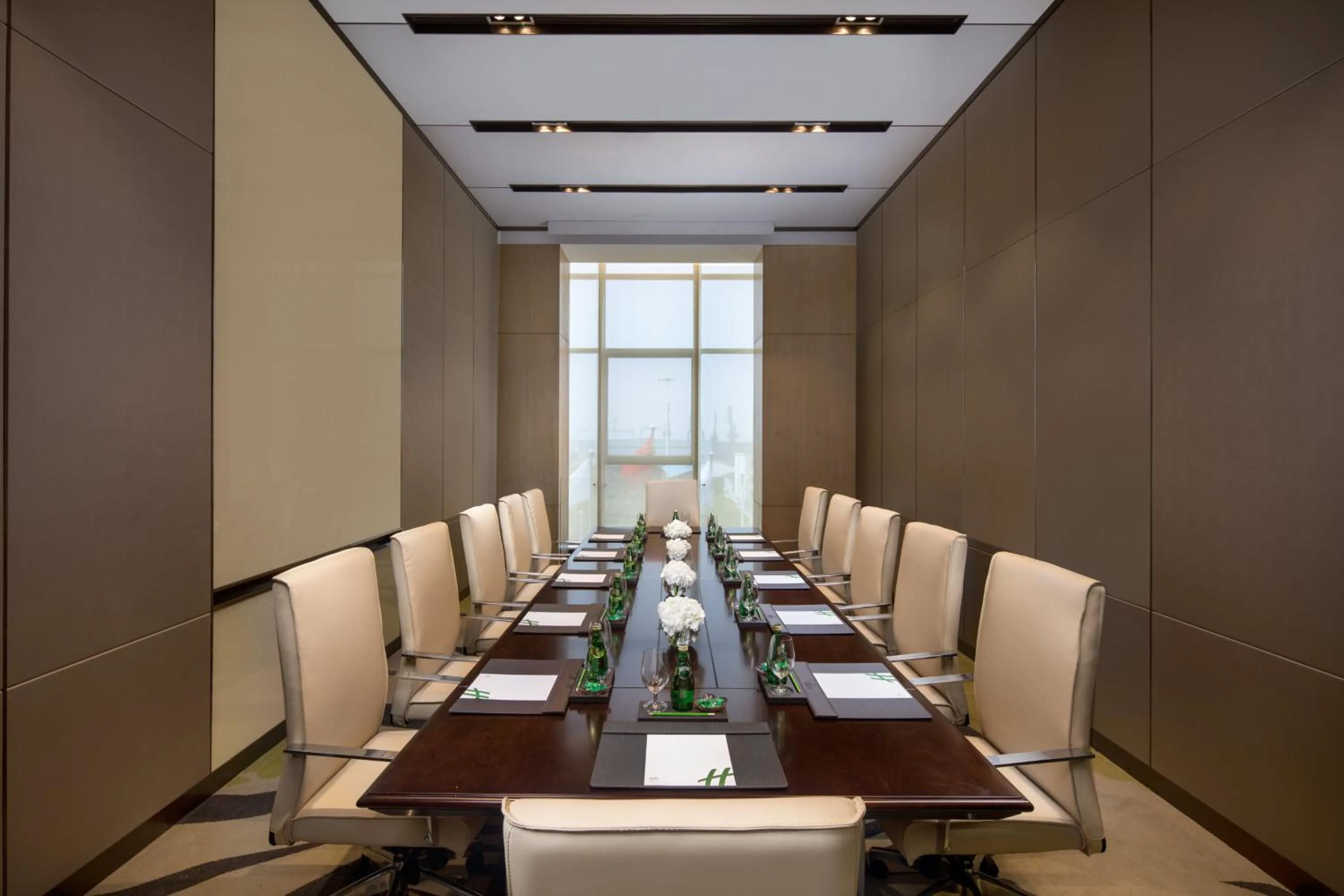 Meeting/conference room in Holiday Inn Nanjing Harbour by IHG