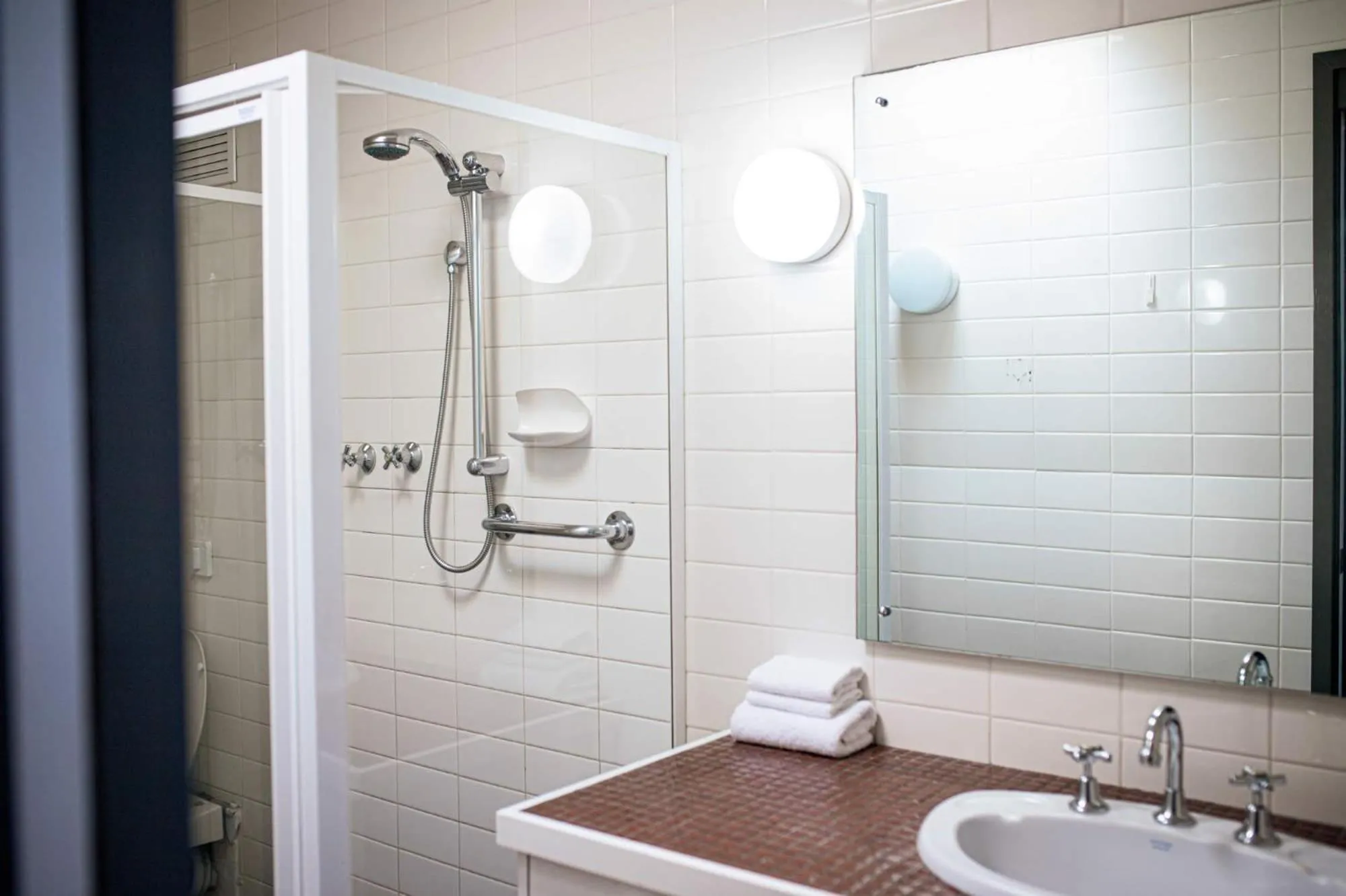 Shower in Echuca Nirebo Motel