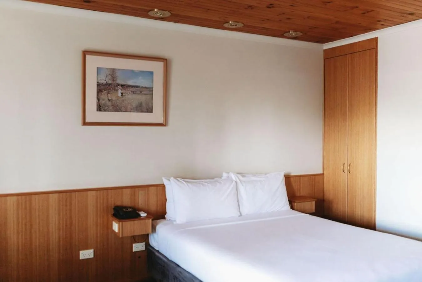 Bedroom, Bed in Echuca Nirebo Motel