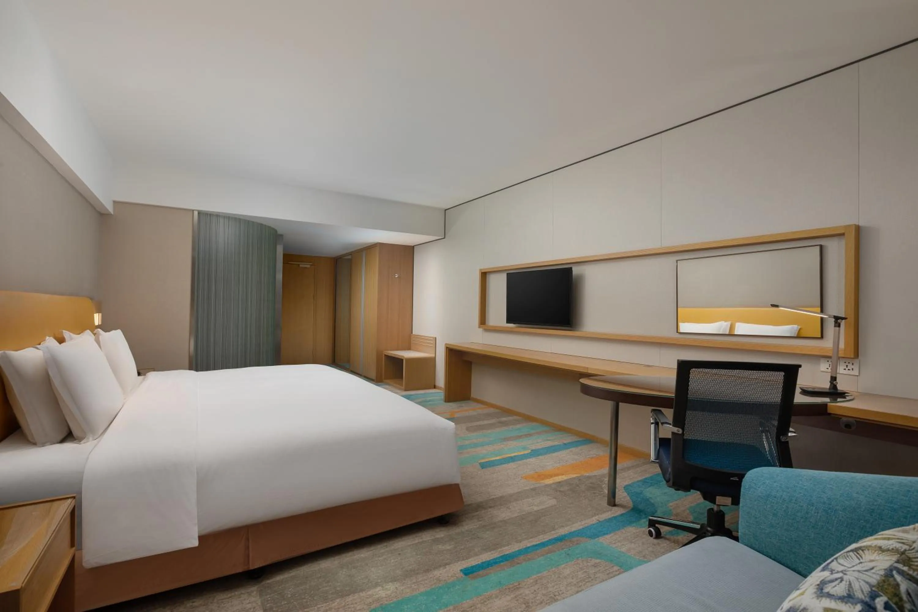 Photo of the whole room, Bed in Holiday Inn Express Xi'an Qujiang South by IHG