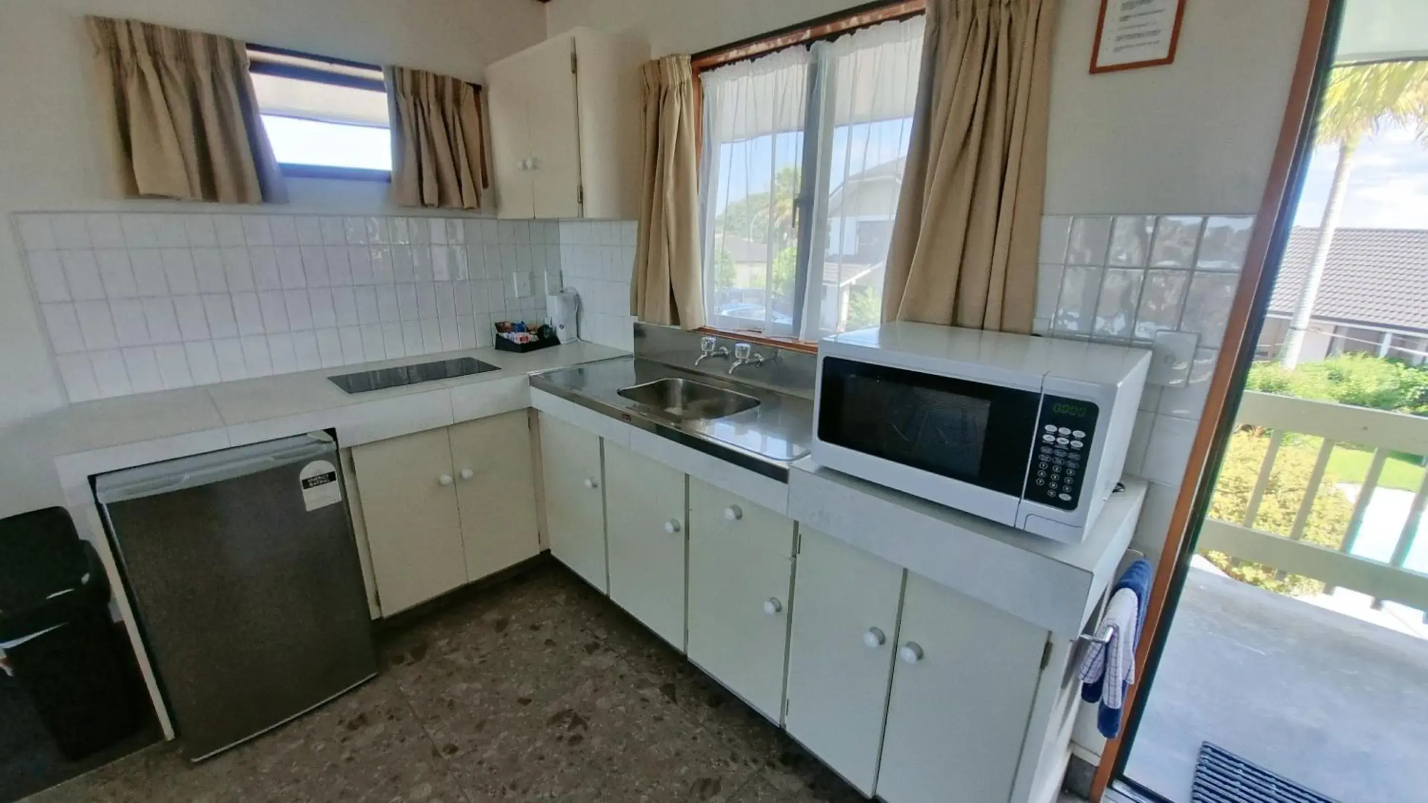 One-Bedroom Apartment in Summit Motor Lodge One-Bedroom Apartment in Summit Motor Lodge