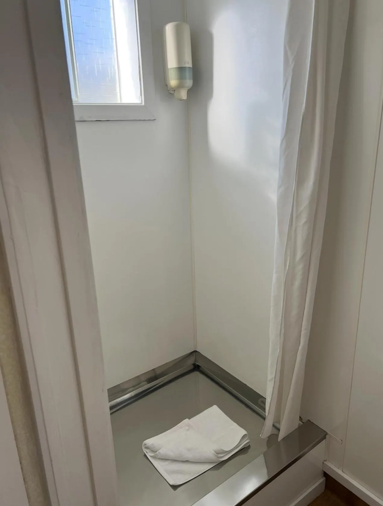 Bathroom in Mountain View Motel