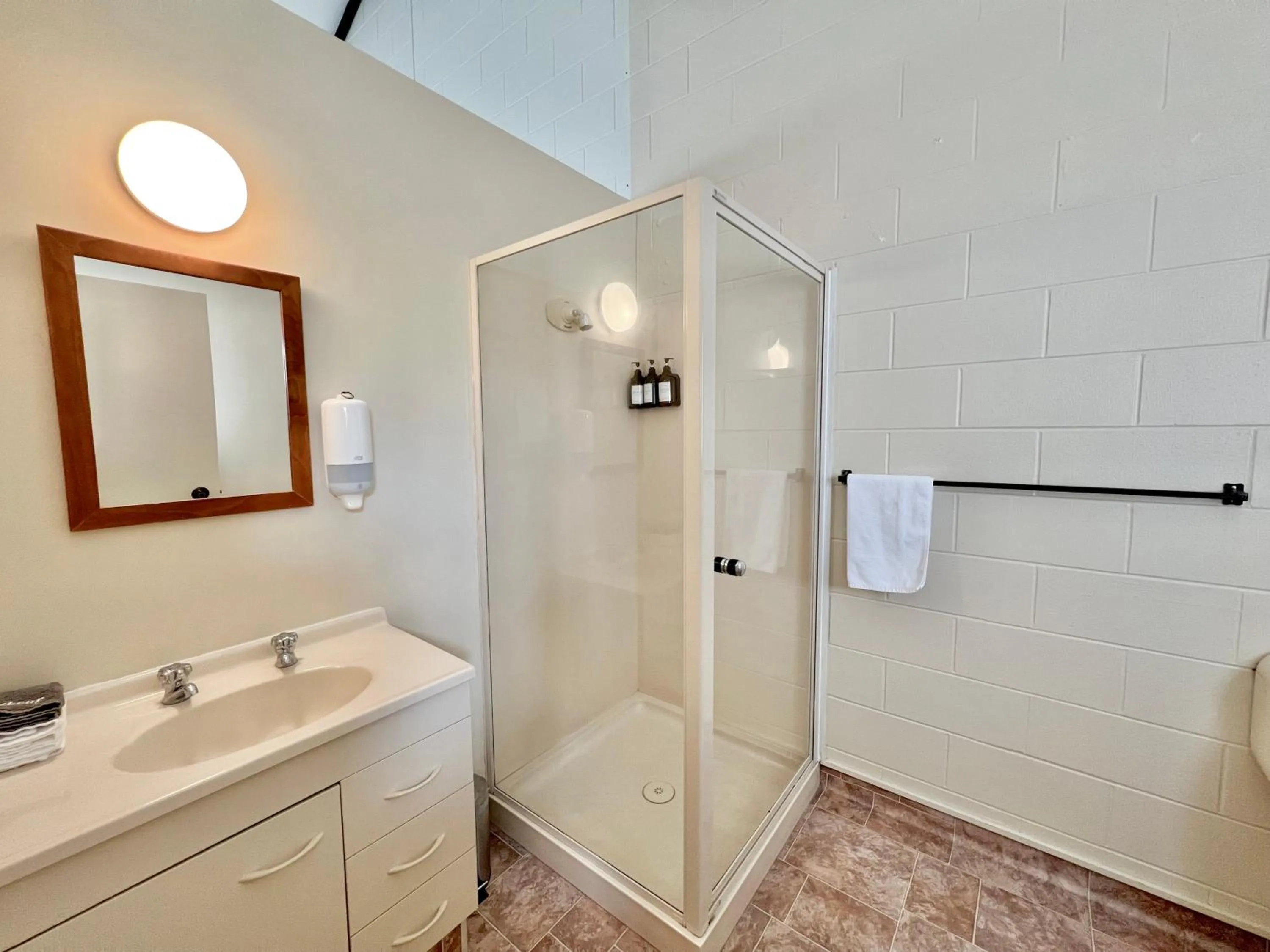 Bathroom in Mountain View Motel