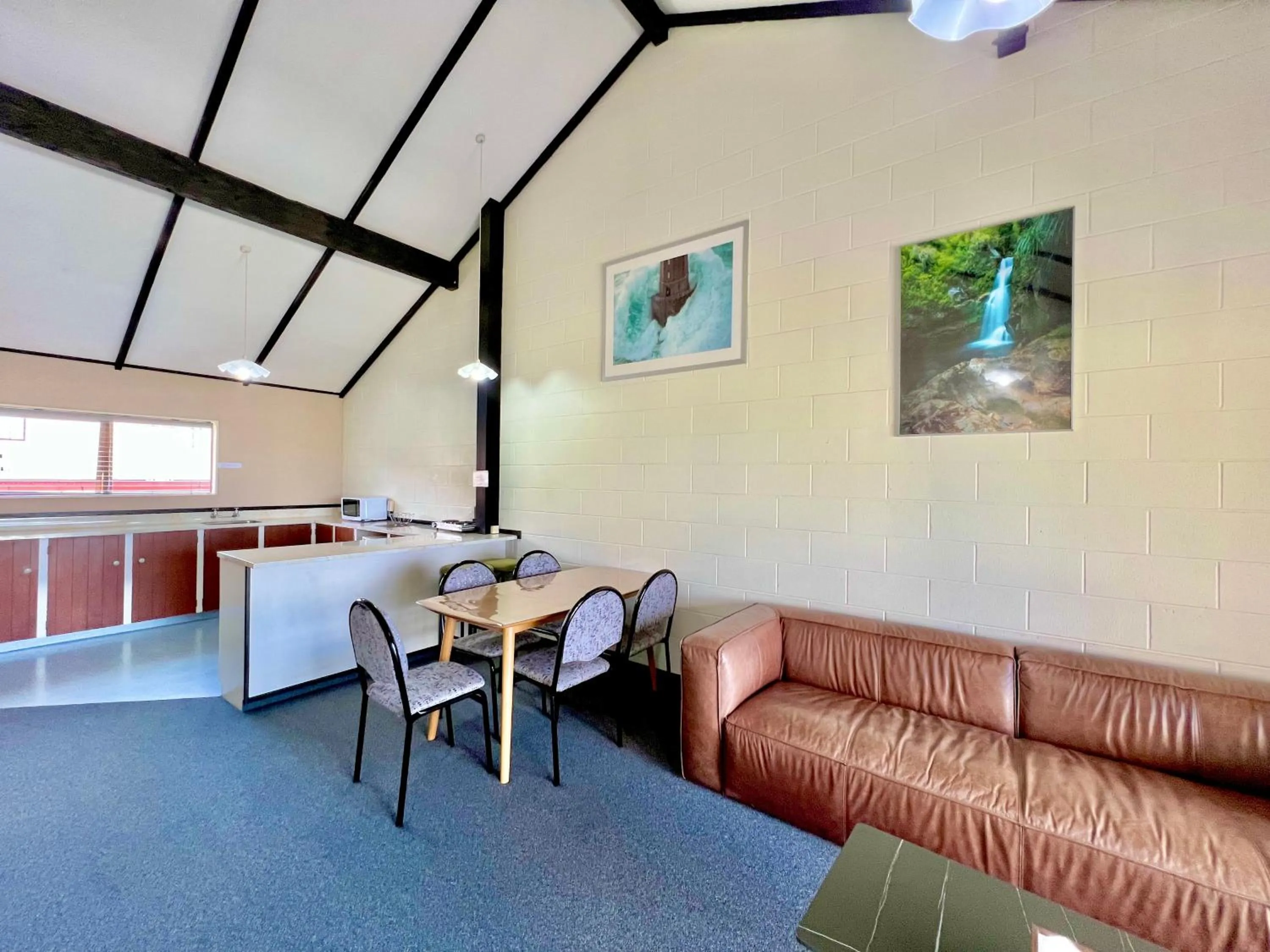 Seating area in Mountain View Motel