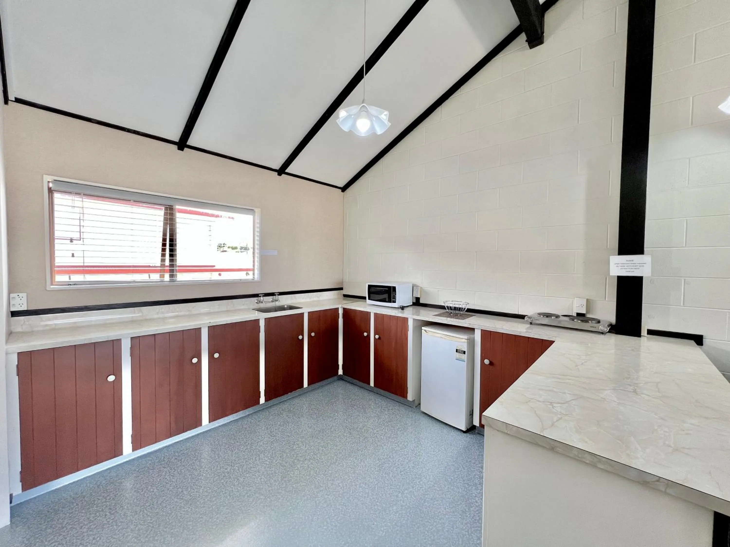 Kitchen or kitchenette in Mountain View Motel