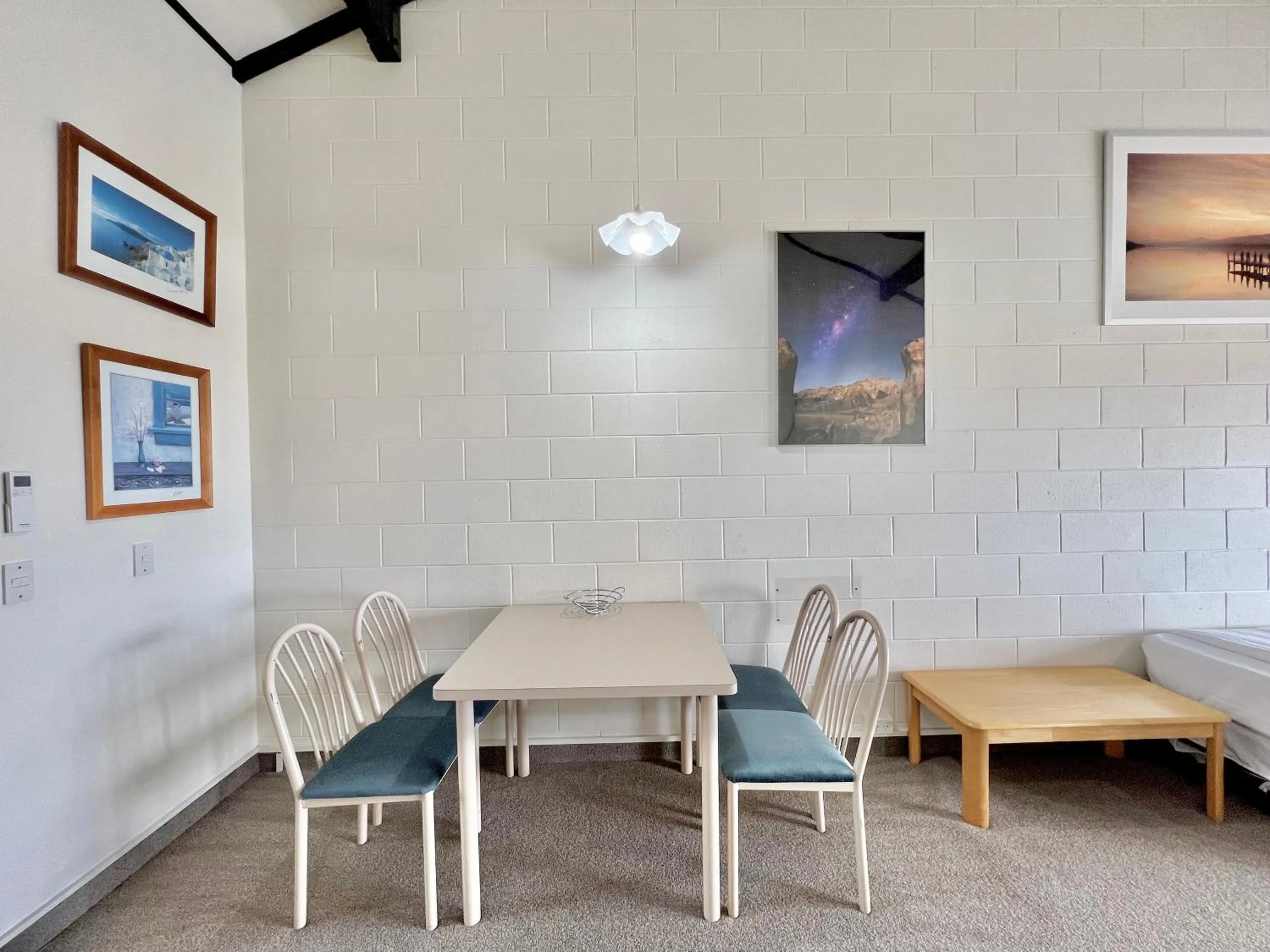 Dinner in Mountain View Motel