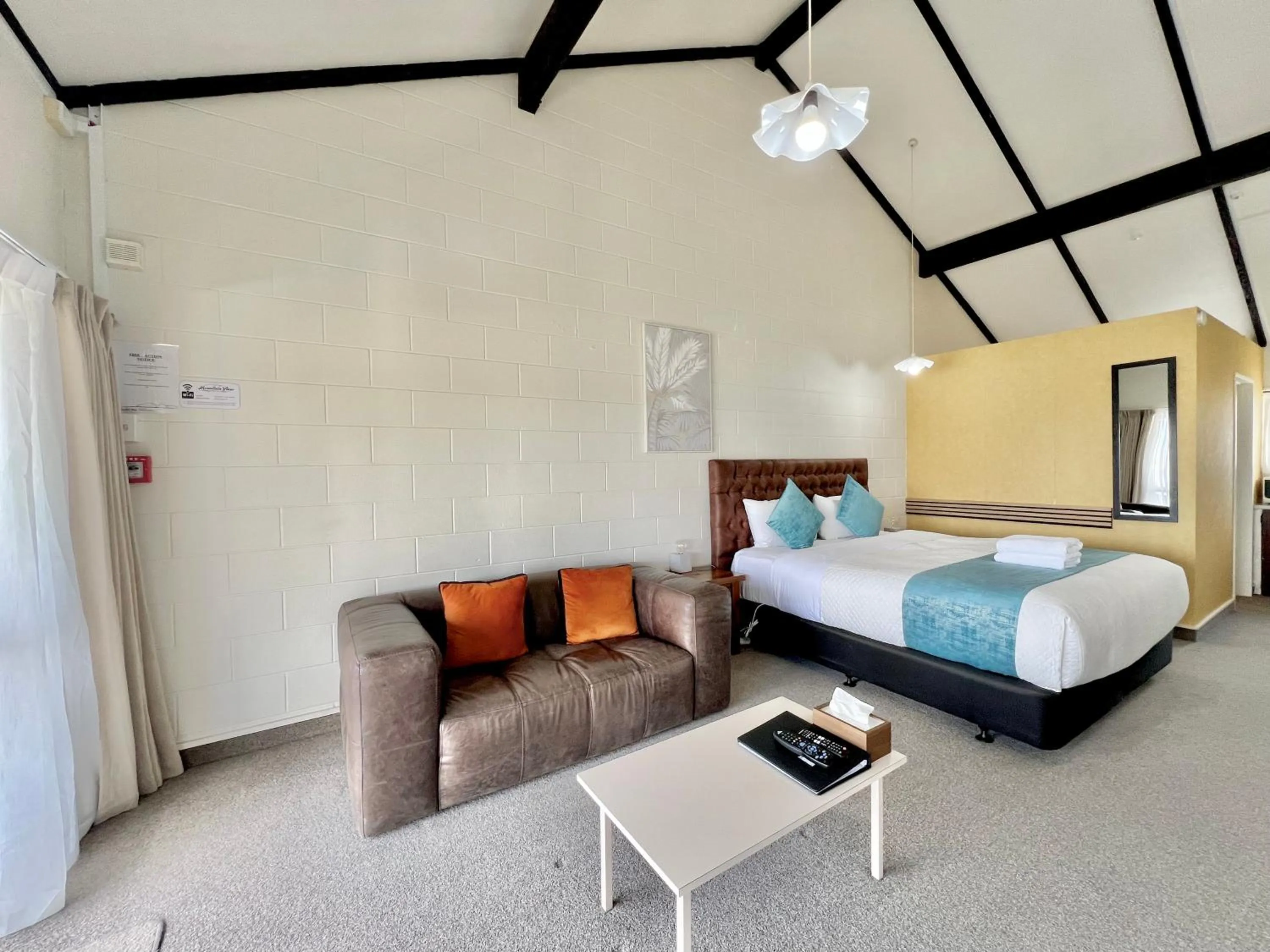 Bedroom, Bed in Mountain View Motel