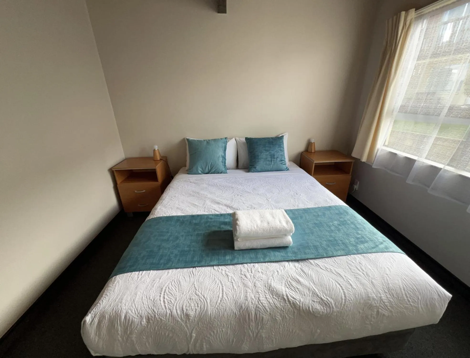 Two-Bedroom Apartment (5 Adults) in Mountain View Motel