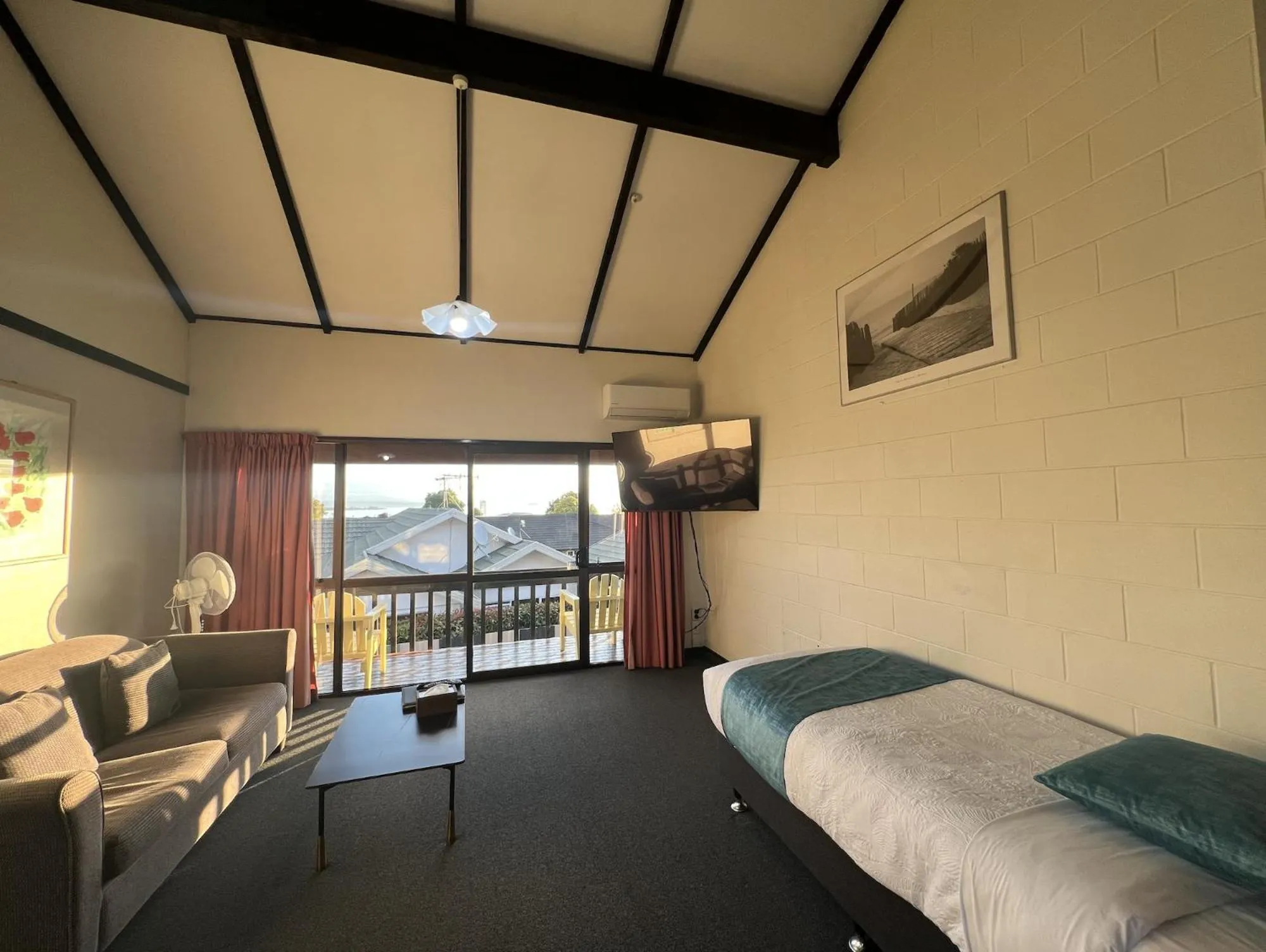 Two-Bedroom Apartment with Mountain View in Mountain View Motel