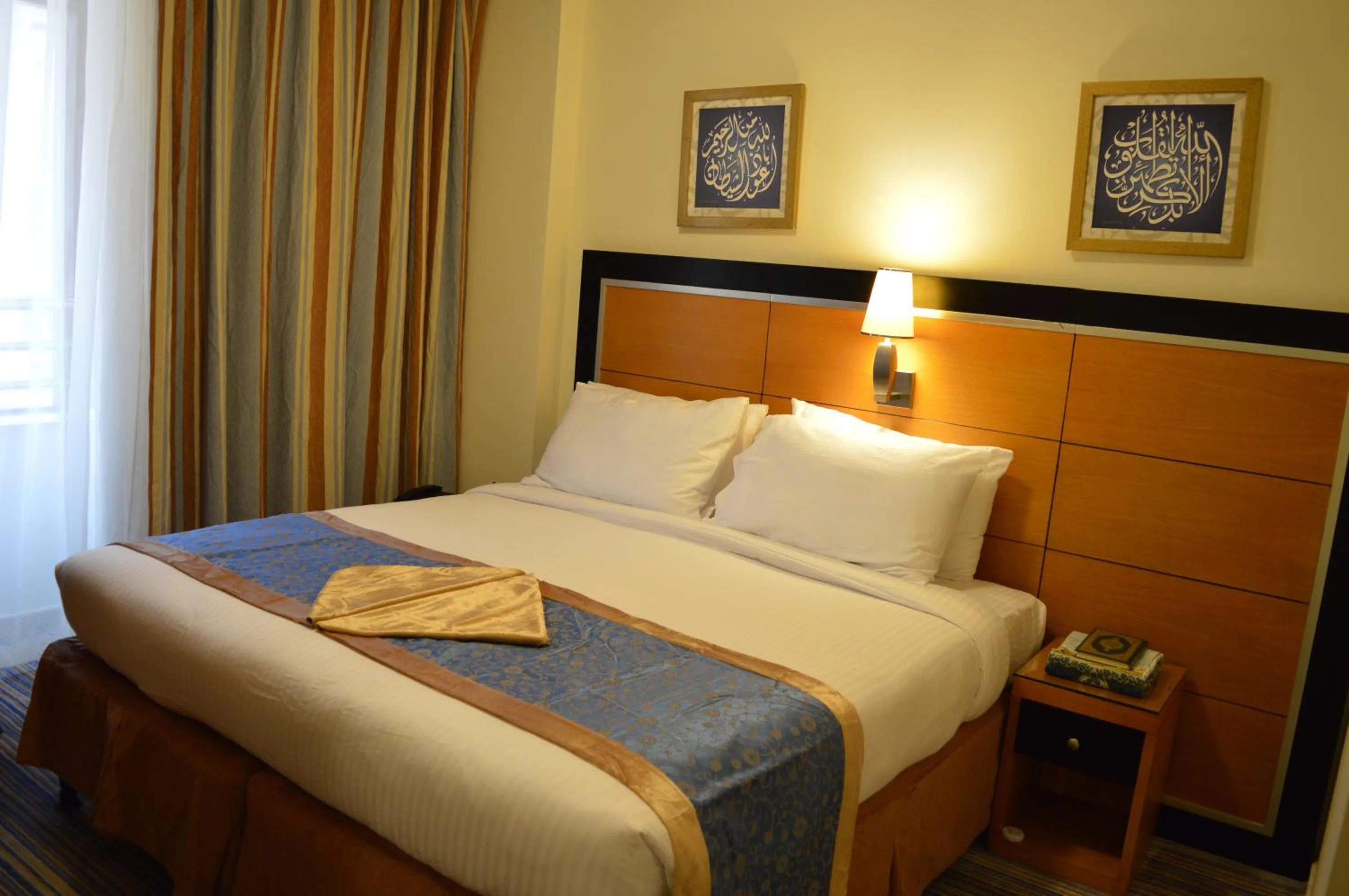 Day, Bed in Durrat Al Eiman Hotel