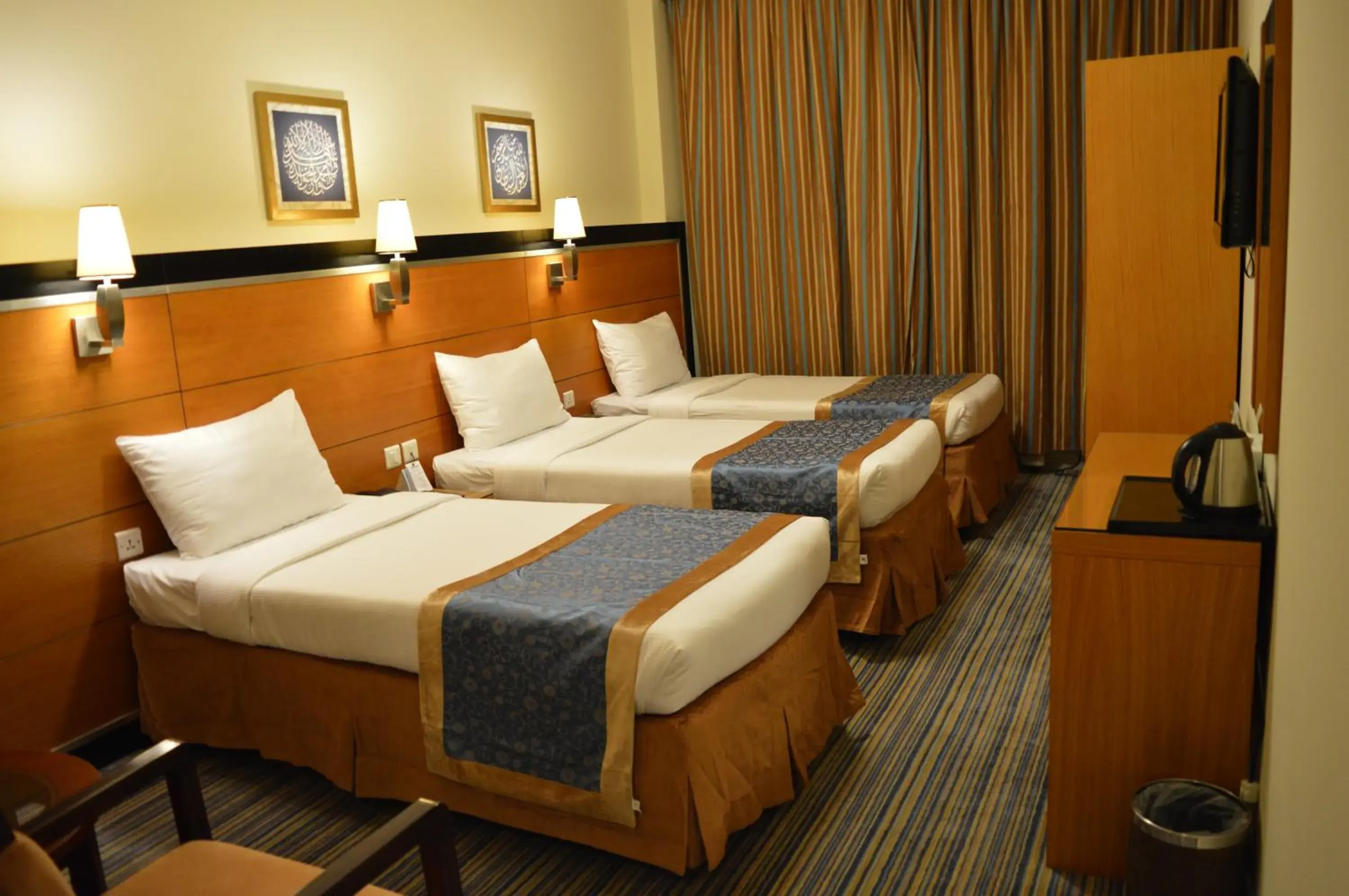 Triple Room with City View in Durrat Al Eiman Hotel Triple Room with City View in Durrat Al Eiman Hotel