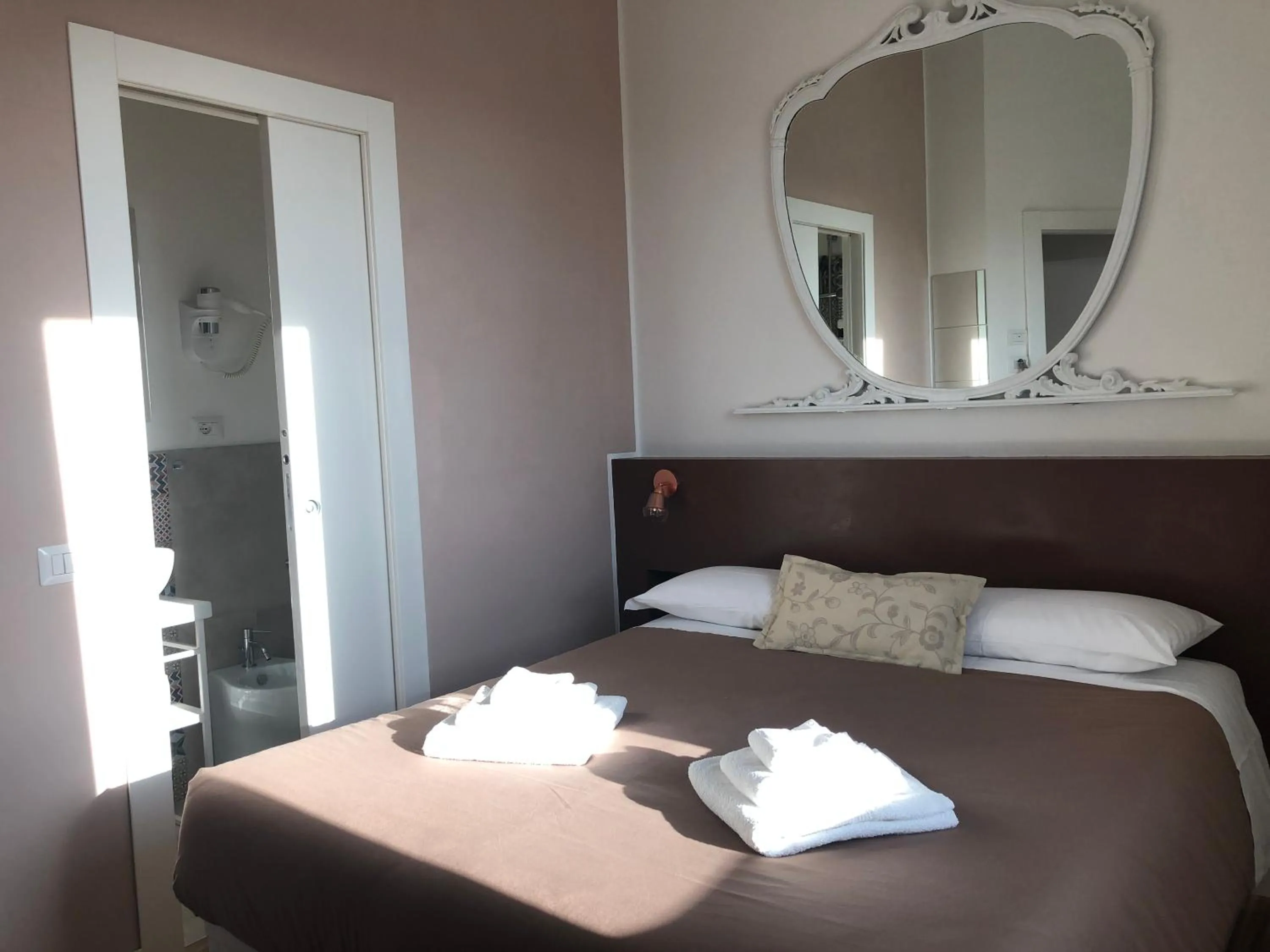 Photo of the whole room, Bed in B&B Dimor'à