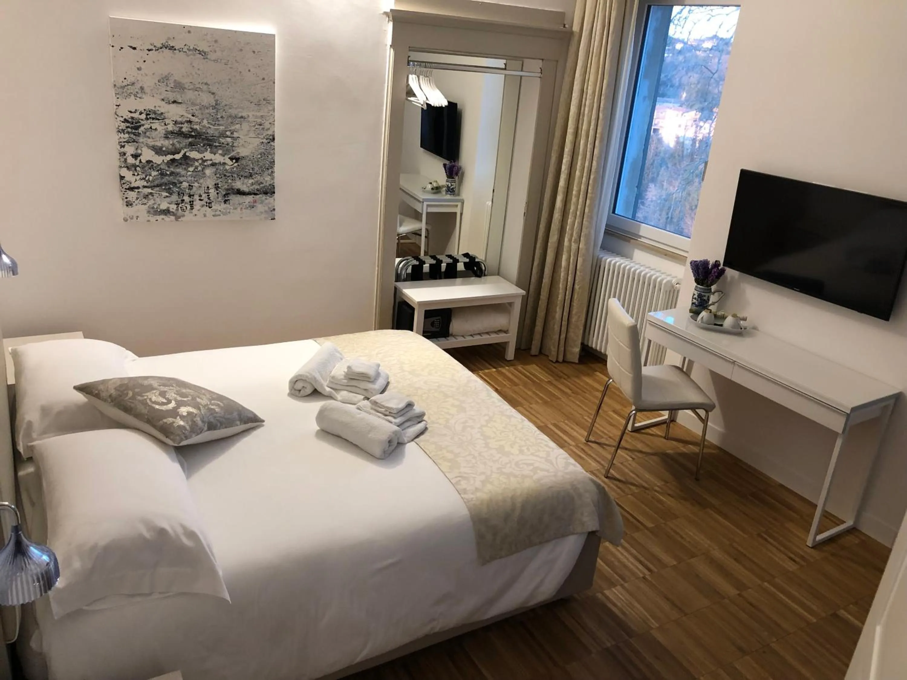 Photo of the whole room, Bed in B&B Dimor'à