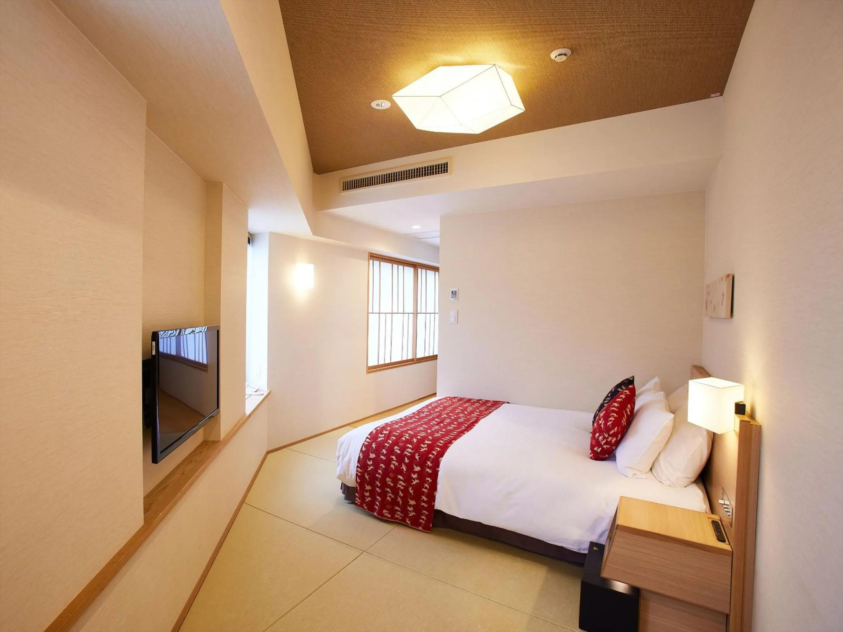 Photo of the whole room, Bed in Kyoto Hot Spring Hatoya Zuihokaku Hotel