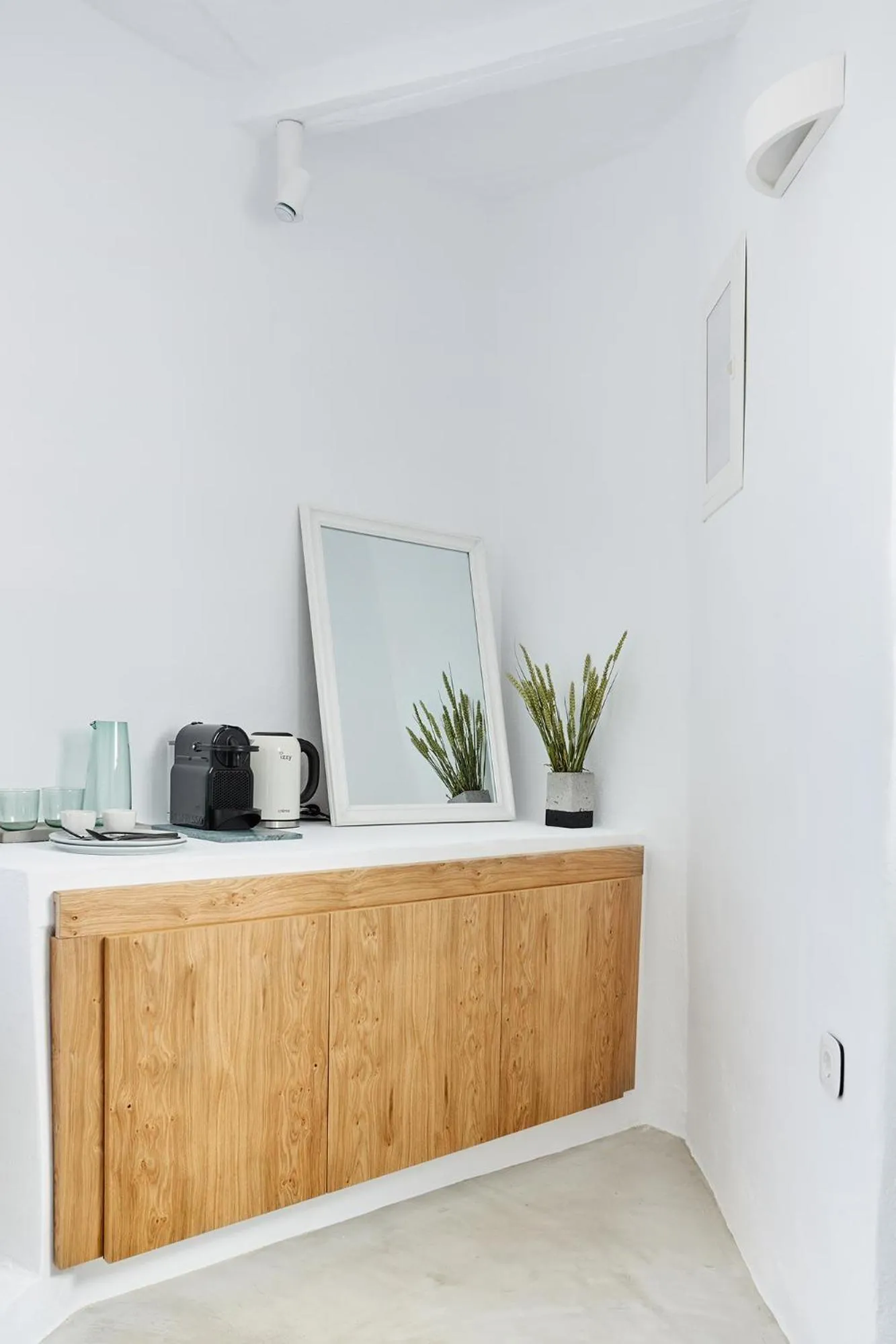 Area and facilities in Living Theros Luxury Suites