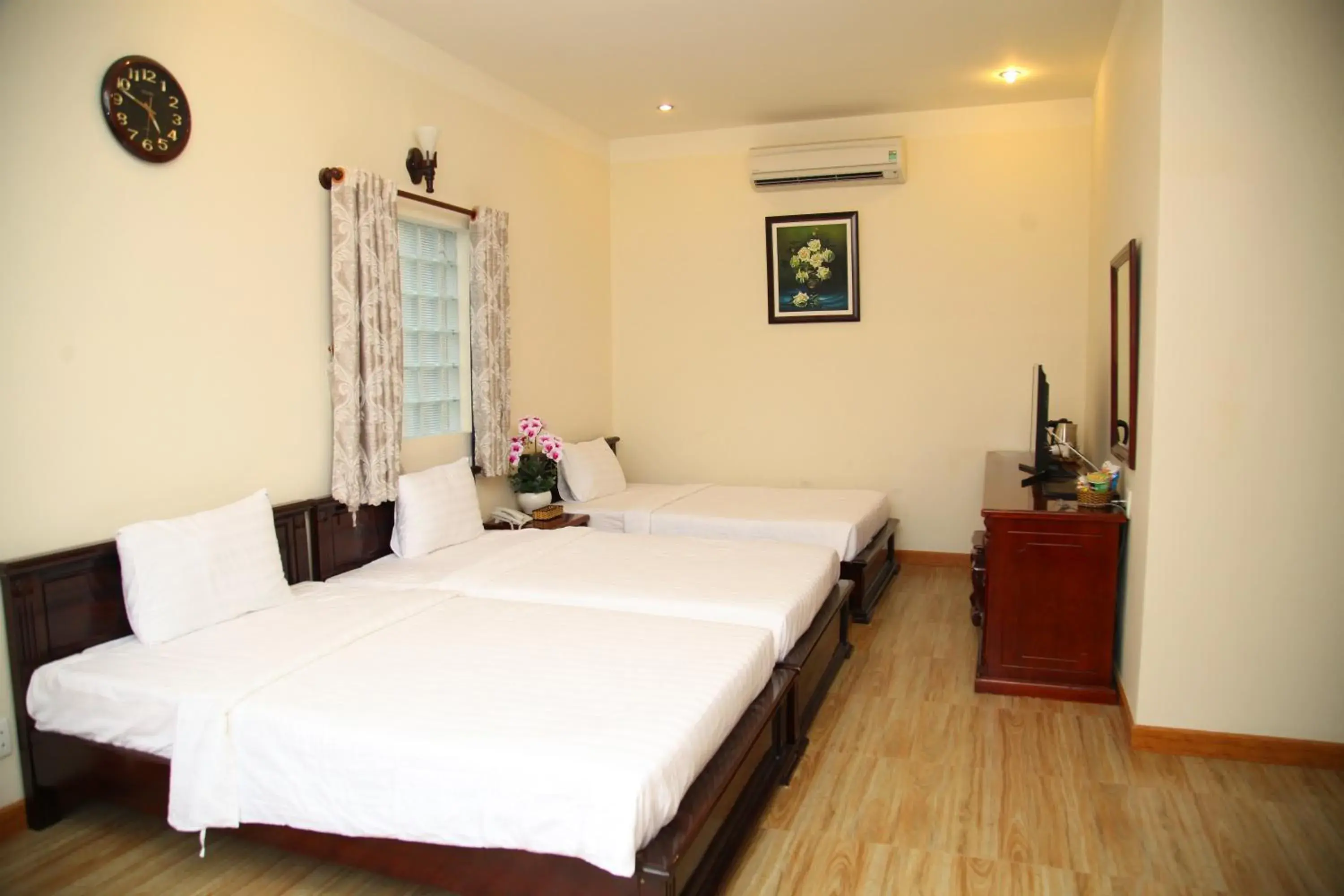 Family Room (4 Adults) in Minh Tam Hotel and Spa Family Room (4 Adults) in Minh Tam Hotel and Spa