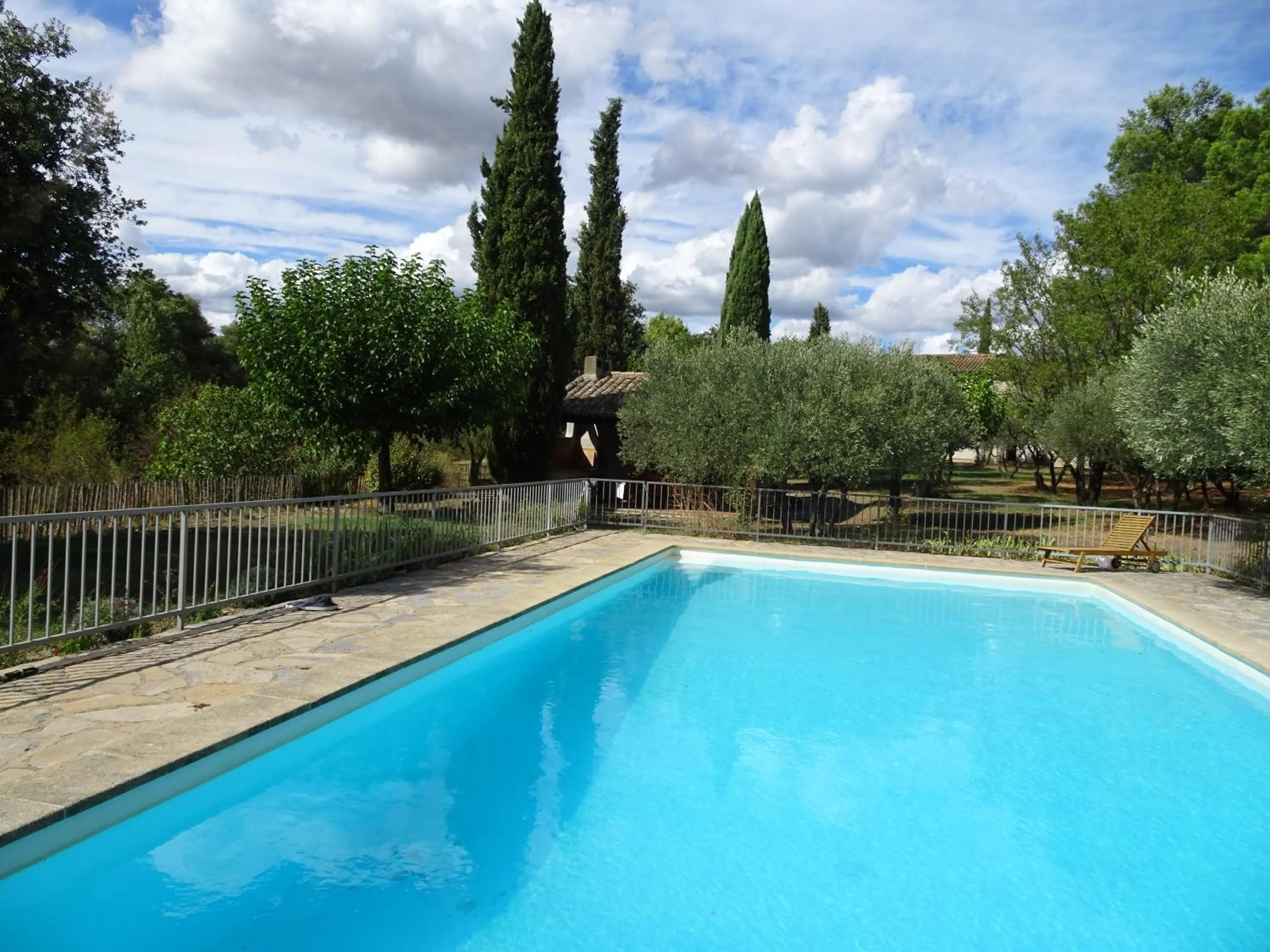 Swimming pool in Les Olivettes le mazet