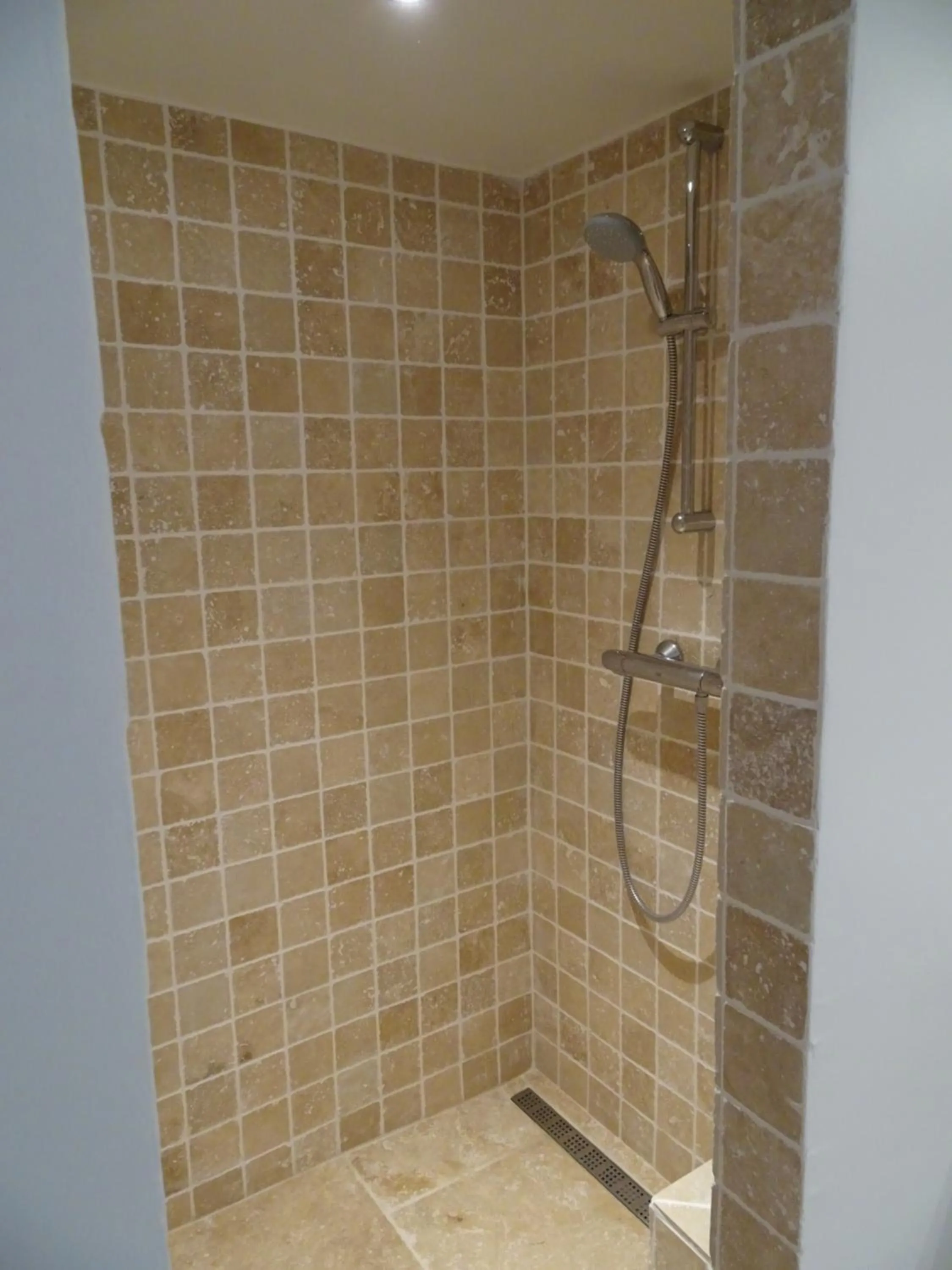 Shower in Les Olivettes le mazet