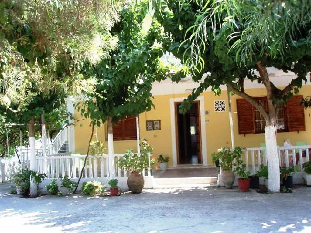 Facade/entrance in Studio Stars